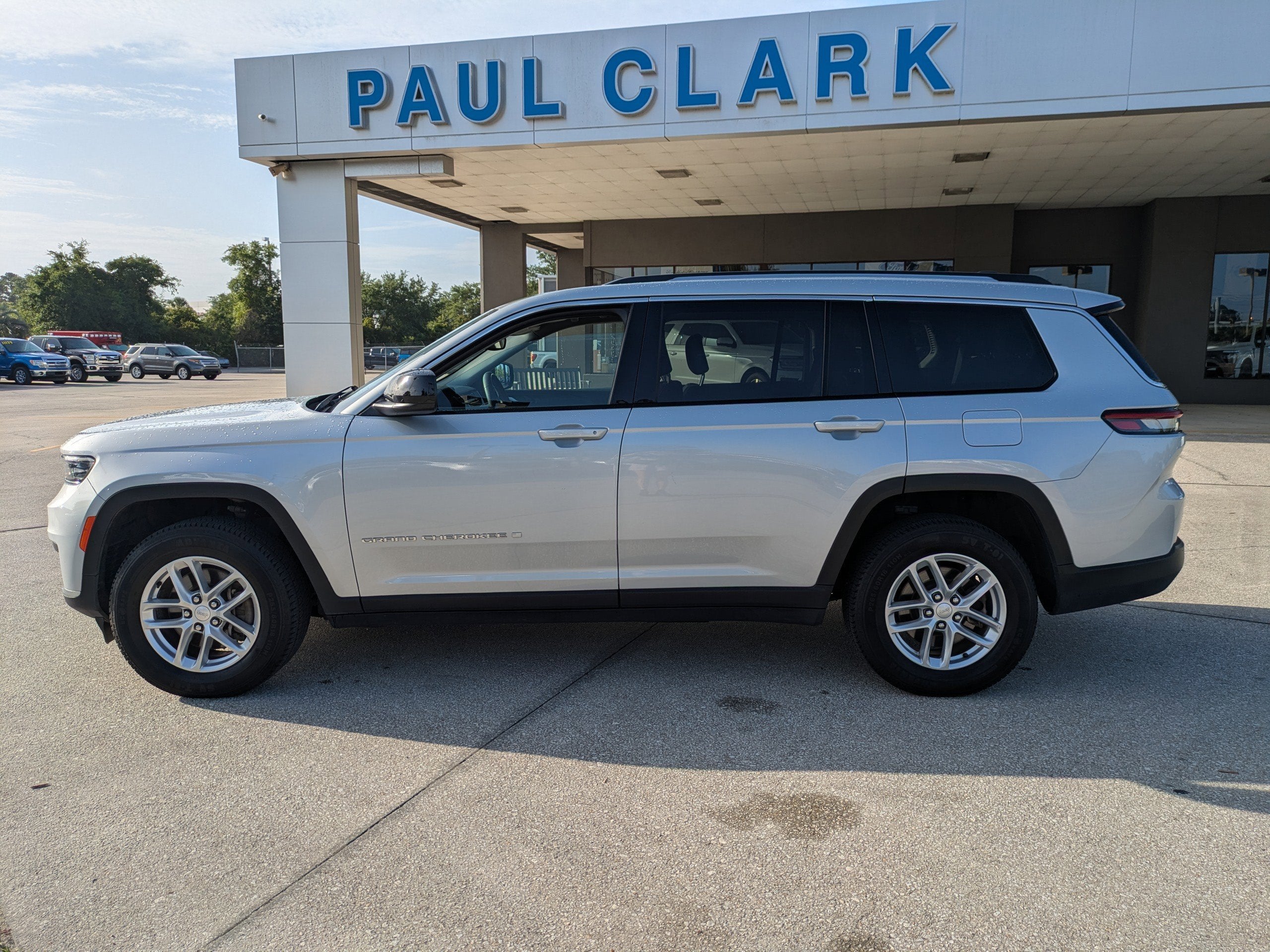 2023 Jeep Grand Cherokee L Laredo