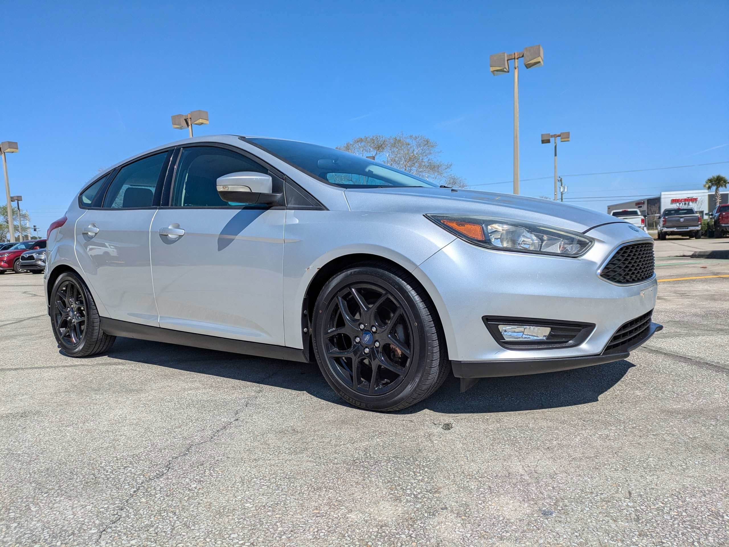 Used 2017 Ford Focus SE with VIN 1FADP3FE6HL256550 for sale in Yulee, FL