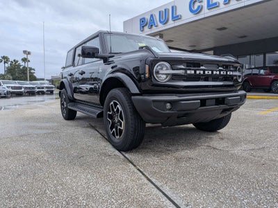 2026 Ford Bronco Outer Banks
