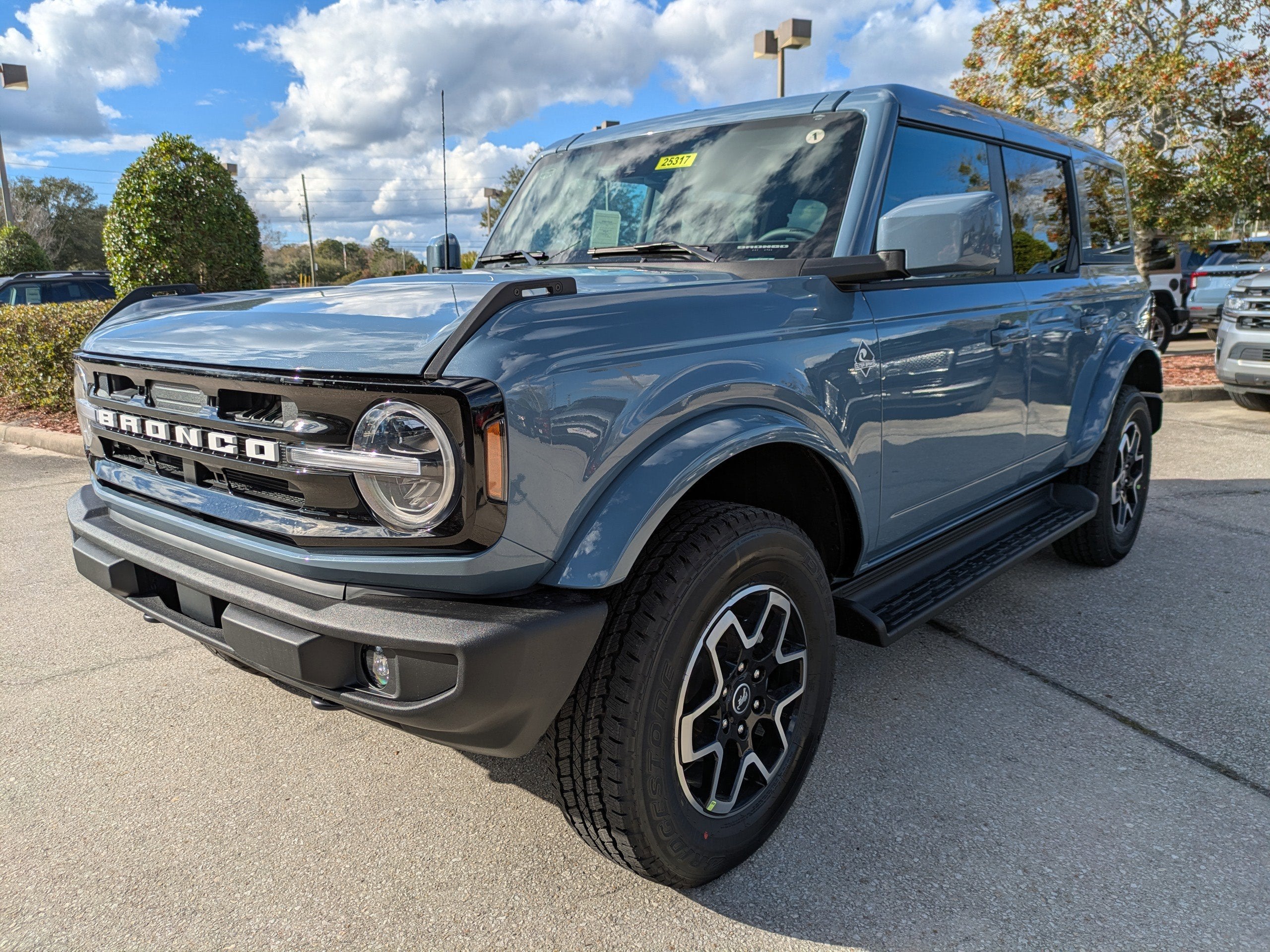 2025 Ford Bronco Outer Banks