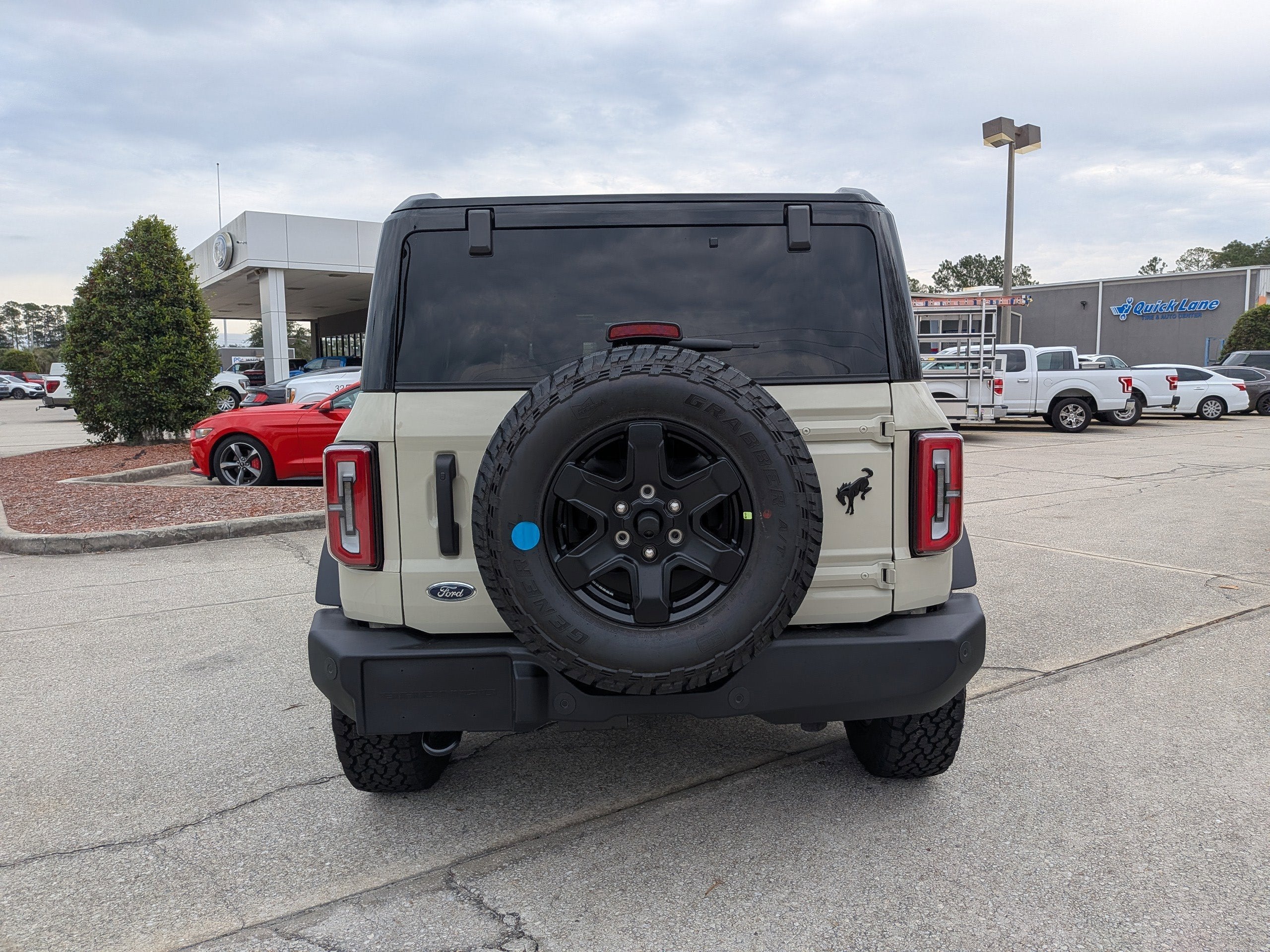 2025 Ford Bronco Outer Banks