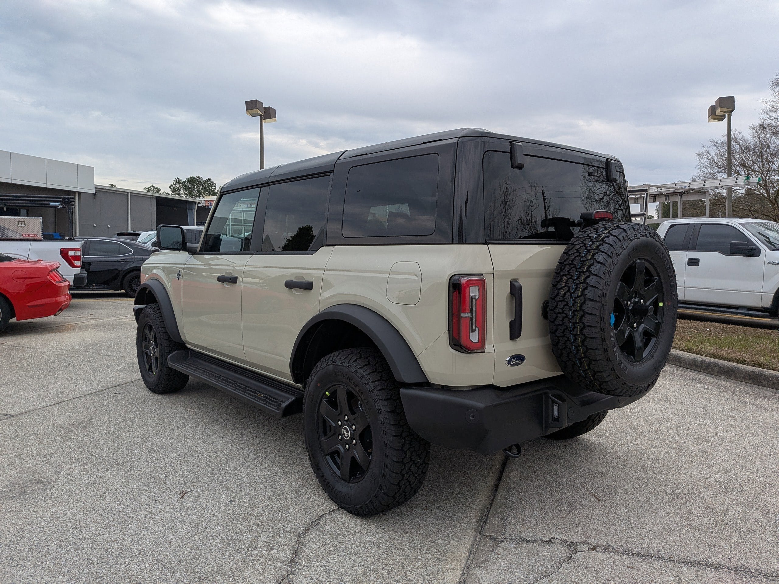 2025 Ford Bronco Outer Banks