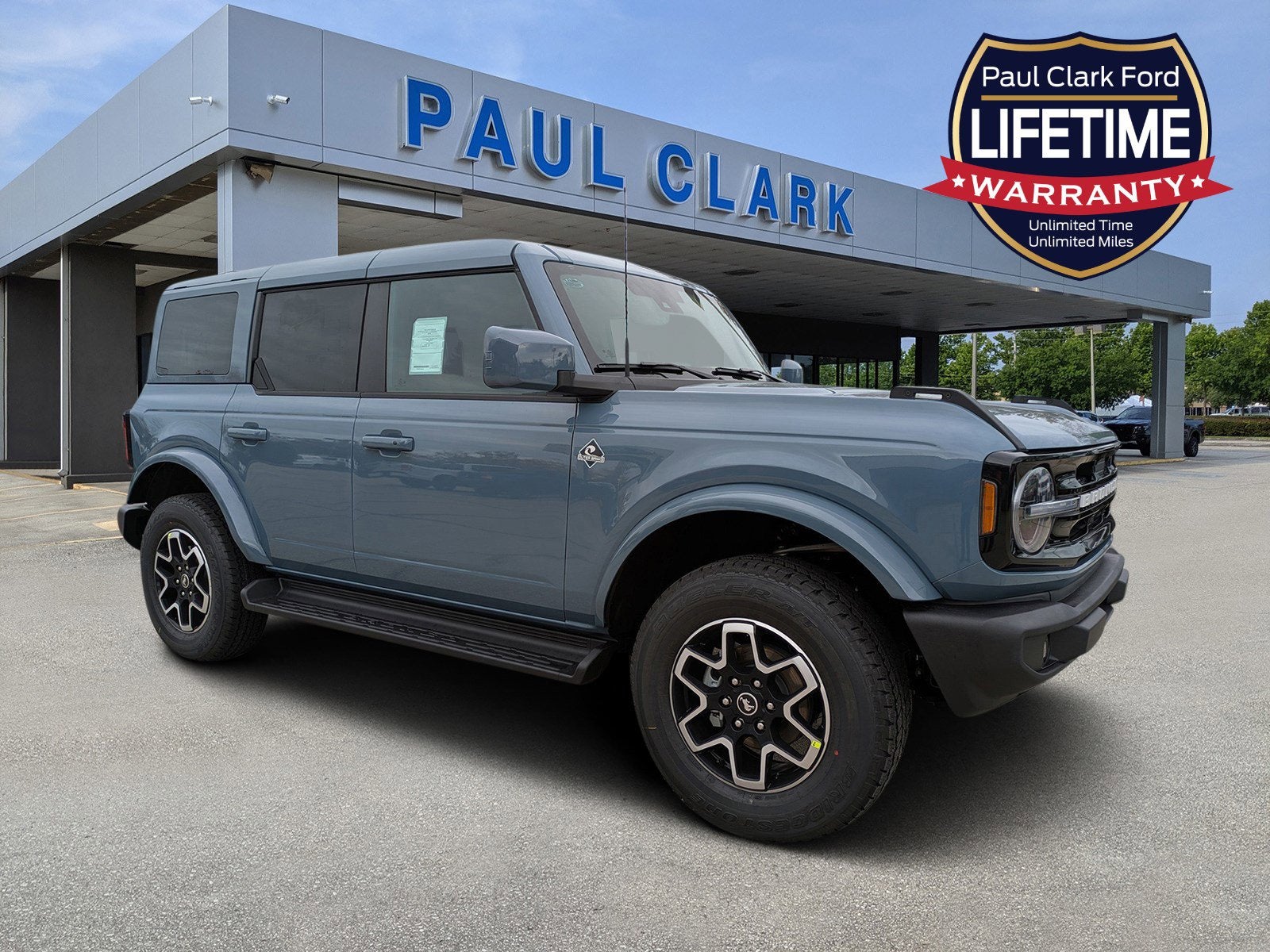 2025 Ford Bronco Outer Banks