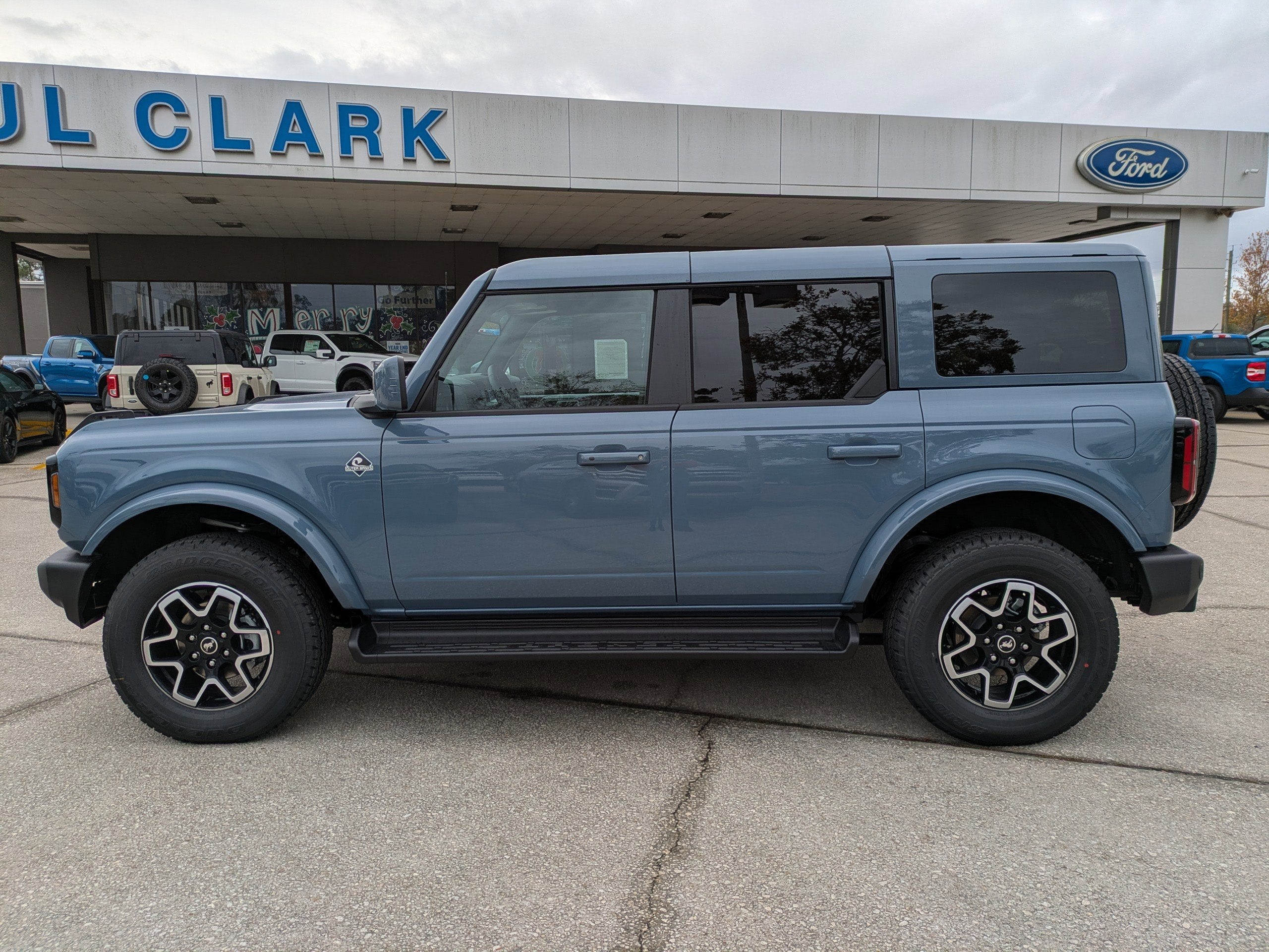 2025 Ford Bronco Outer Banks