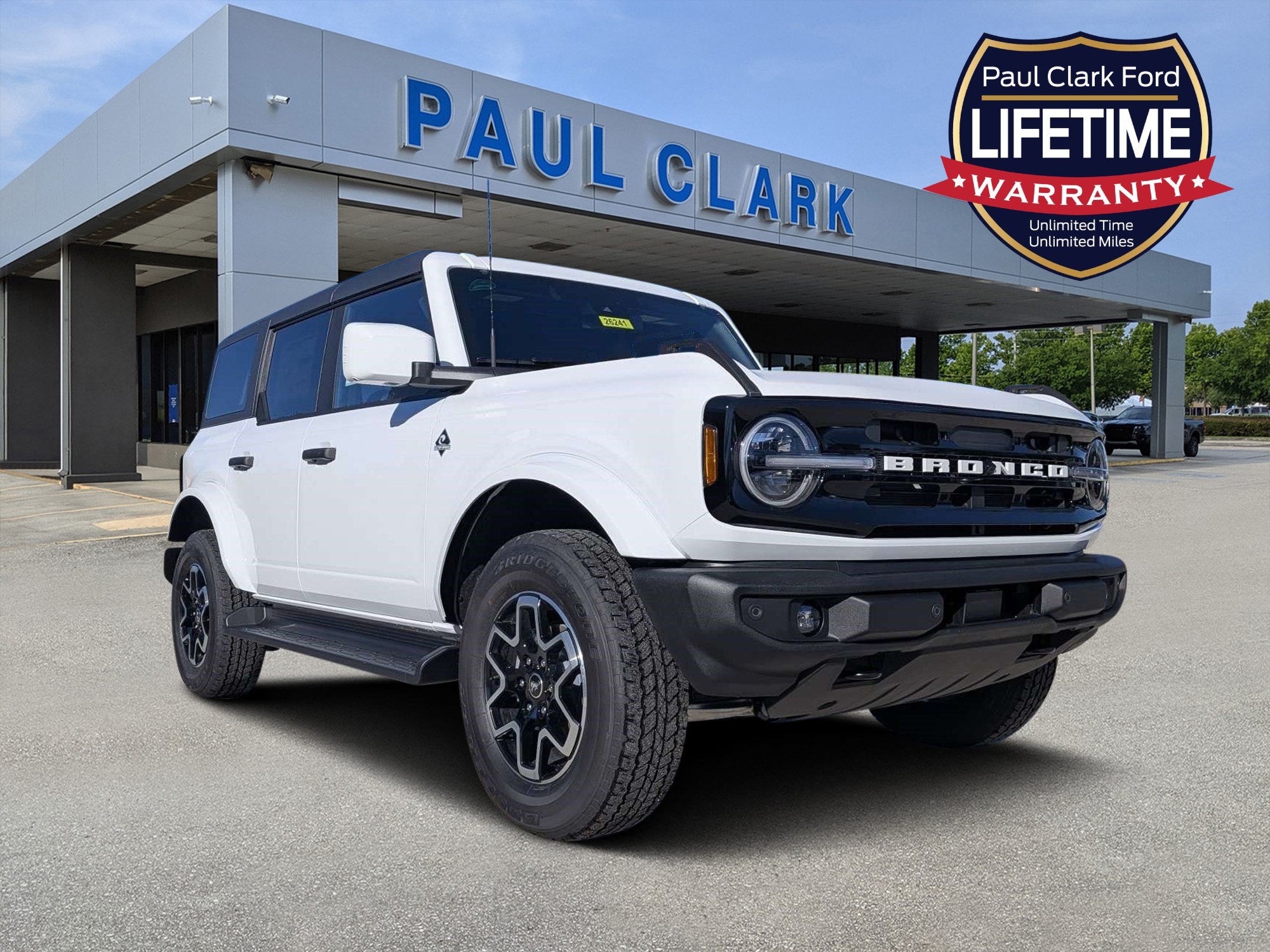 2026 Ford Bronco Outer Banks