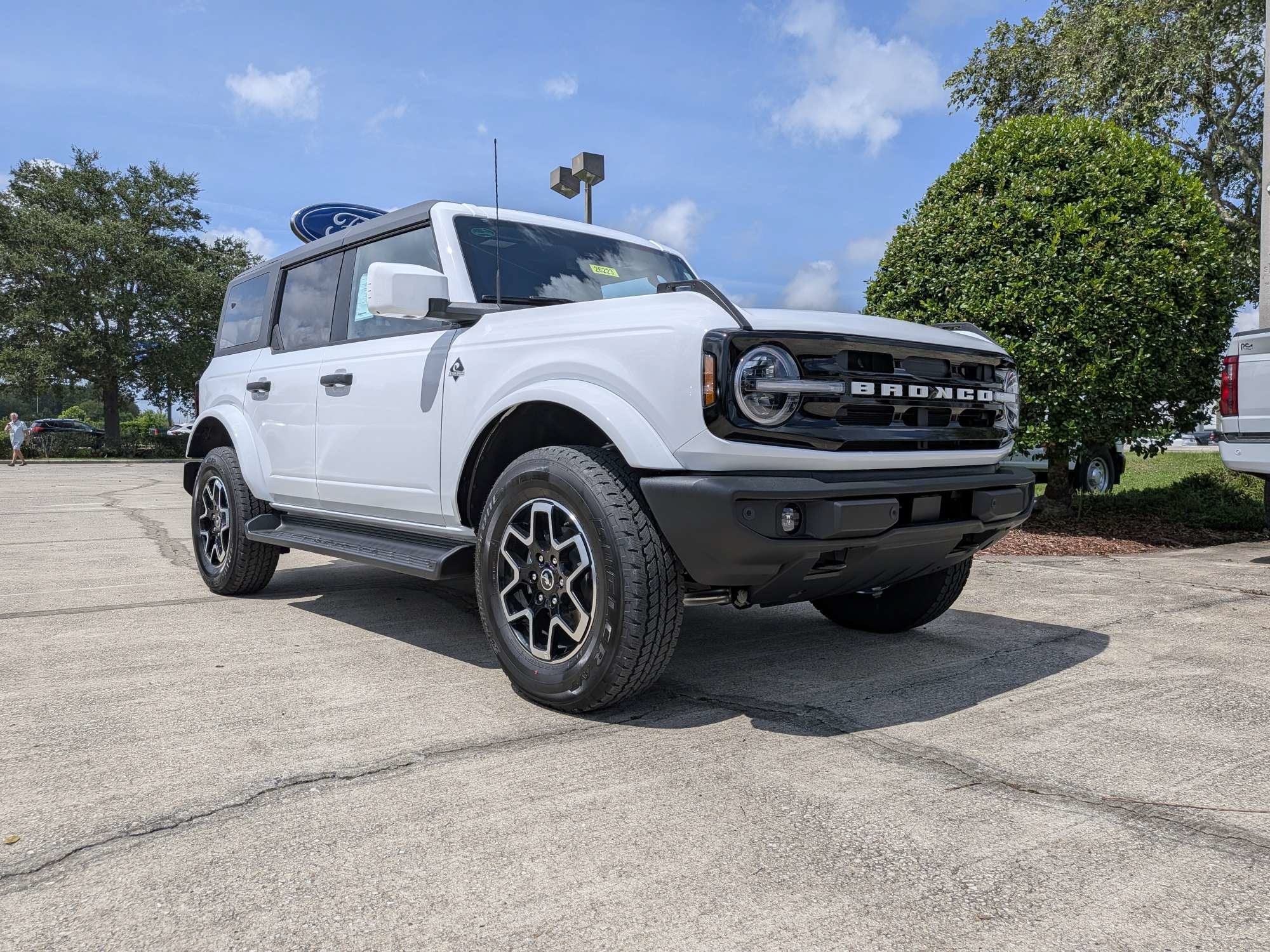2026 Ford Bronco Outer Banks