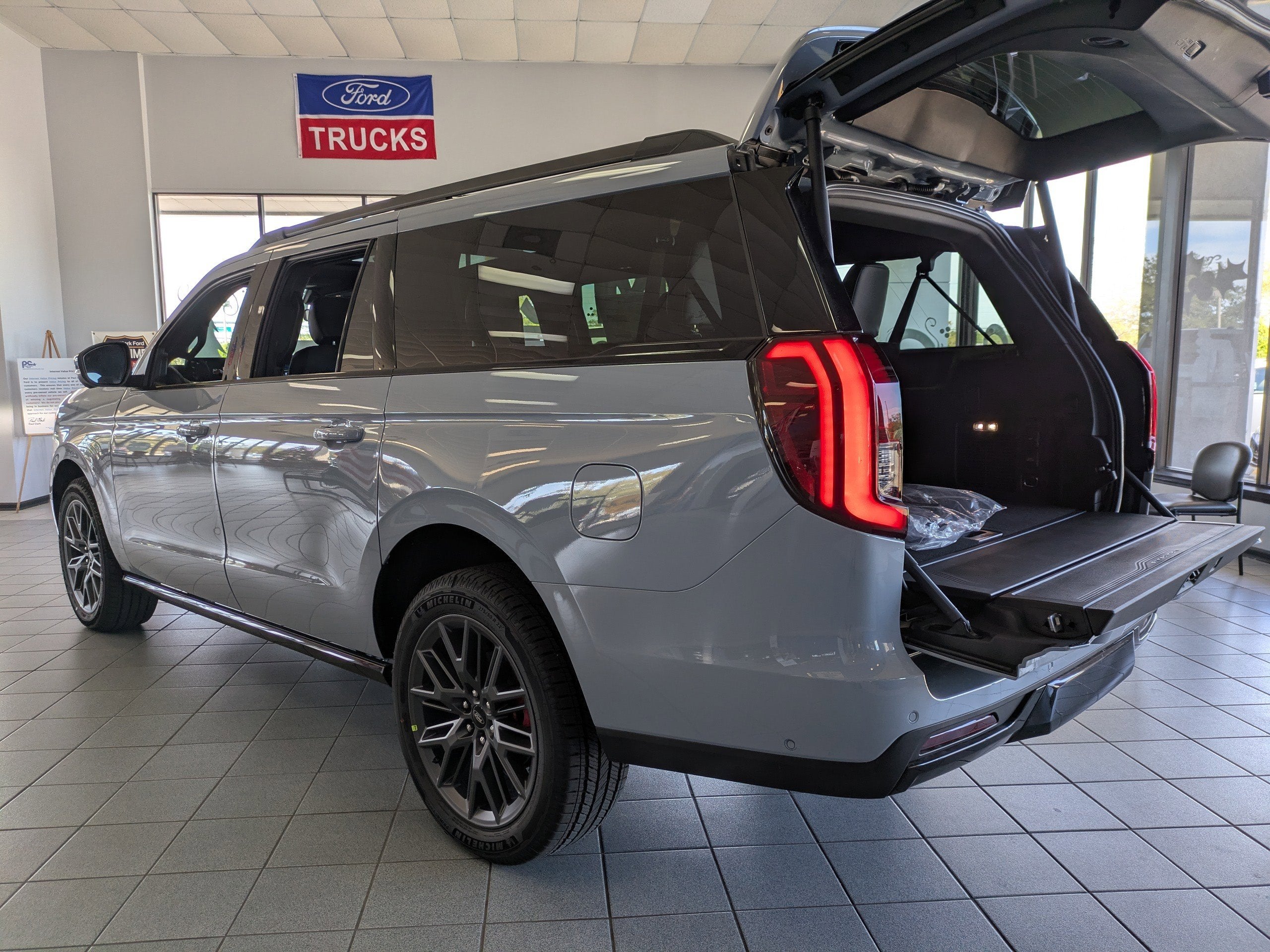 2025 Ford Expedition Max Platinum