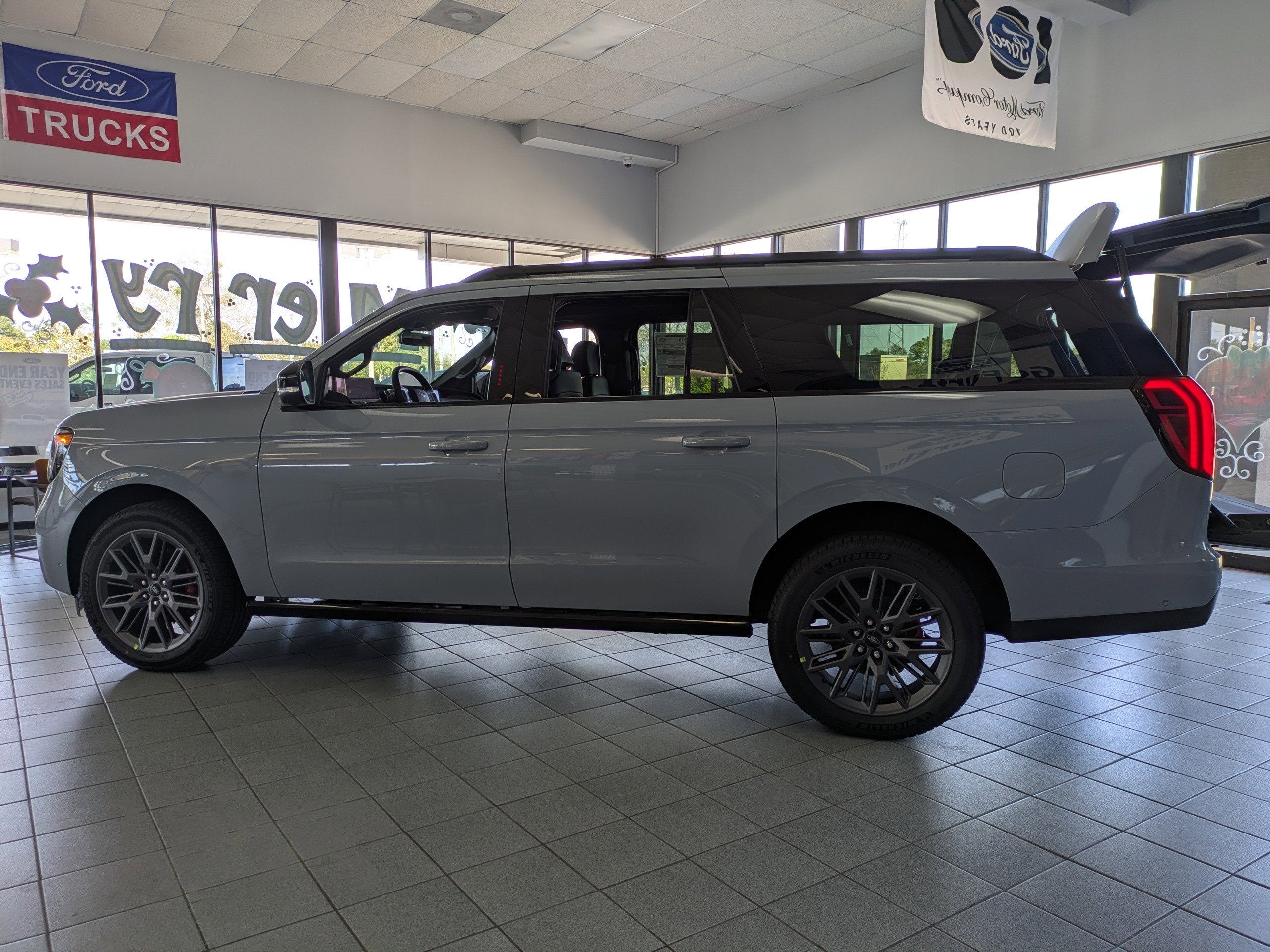 2025 Ford Expedition Max Platinum