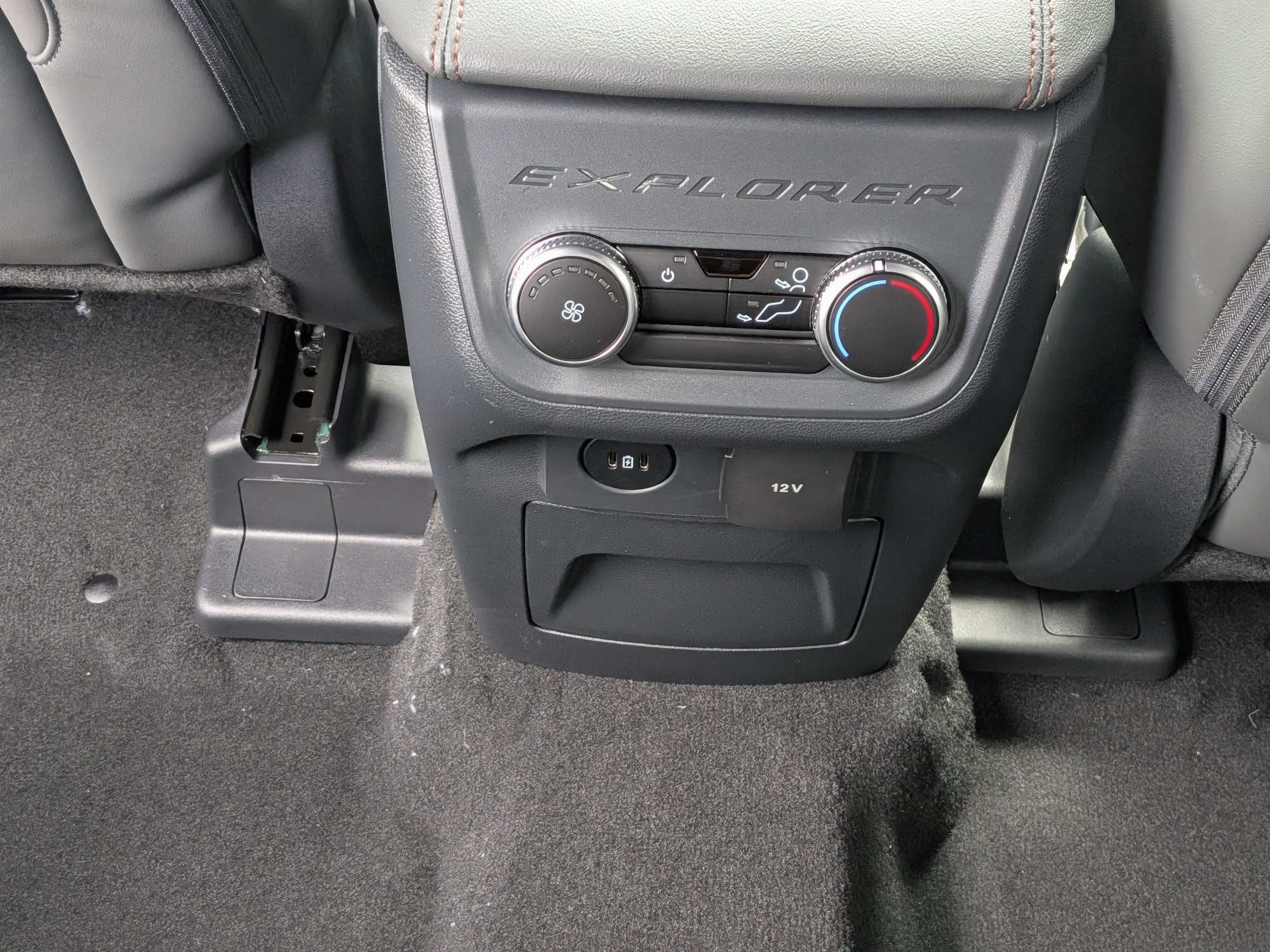 2027 Ford Explorer Active w/200A Pkg