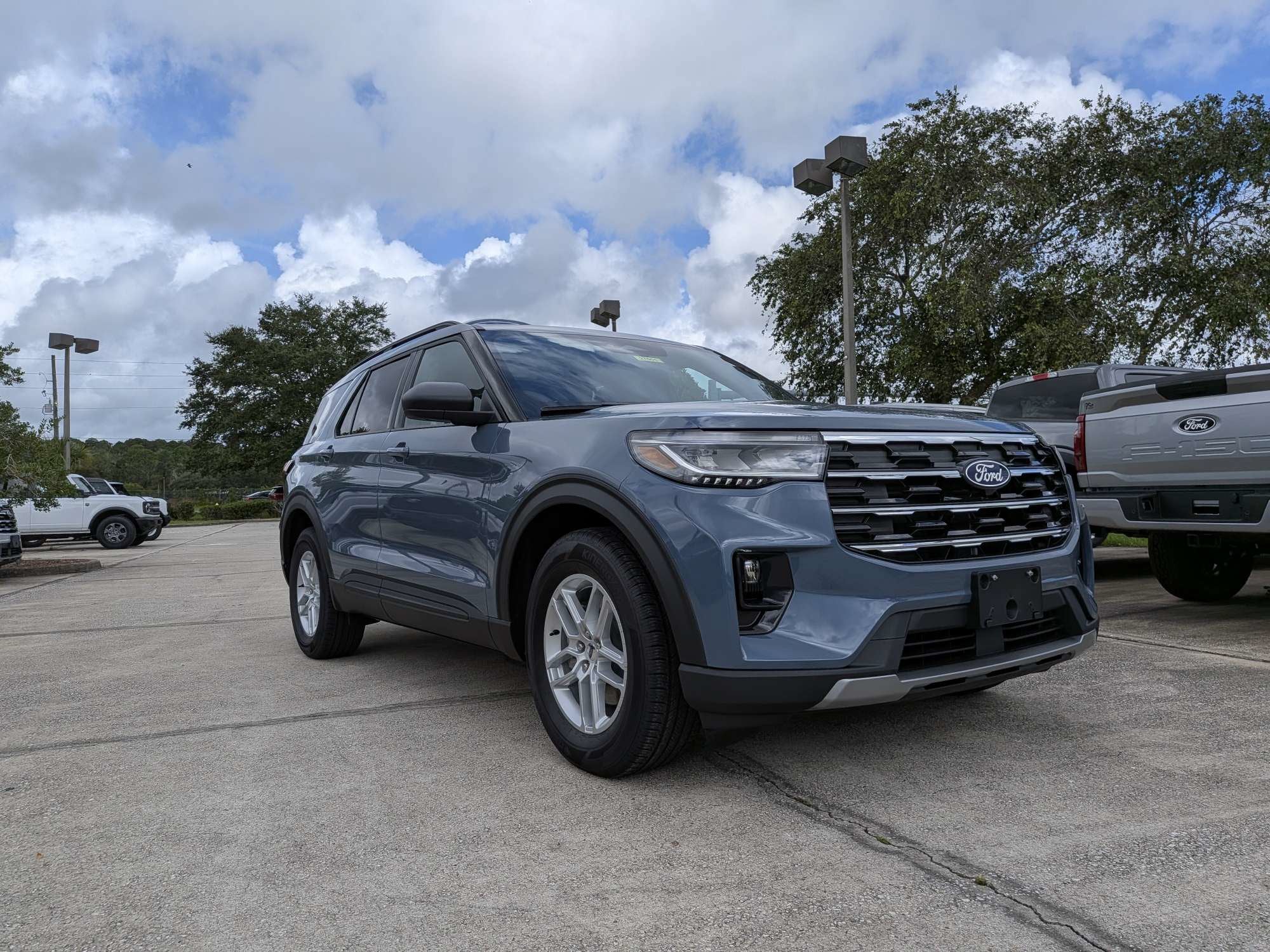 2027 Ford Explorer Active w/200A Pkg