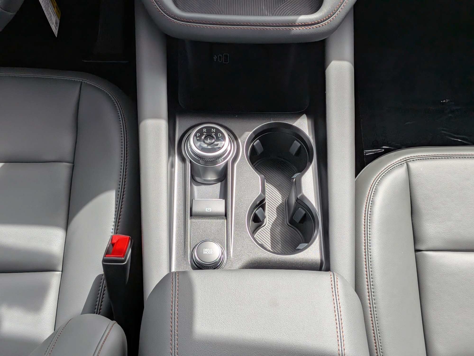 2027 Ford Explorer Active w/200A Pkg