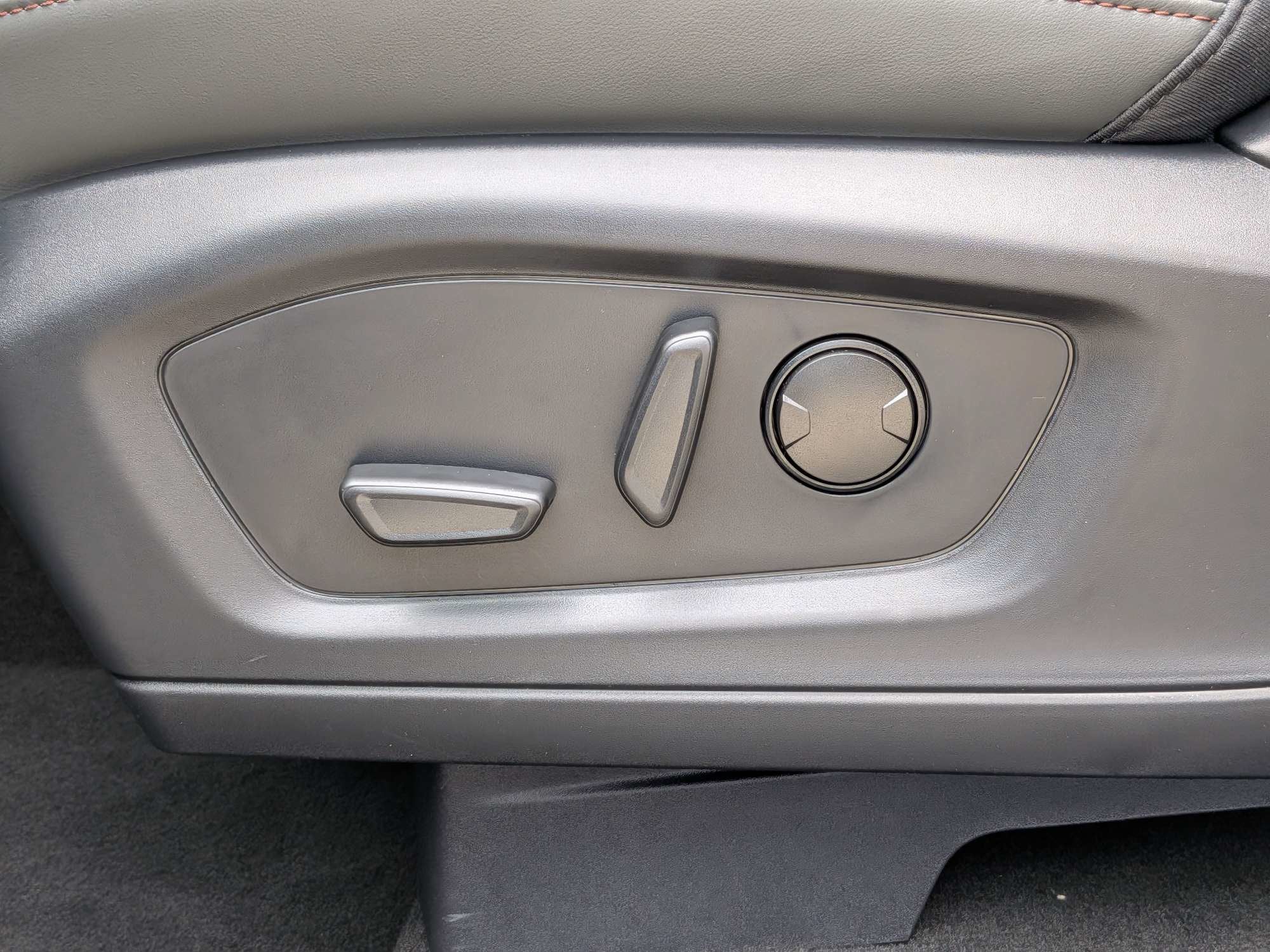2027 Ford Explorer Active w/200A Pkg
