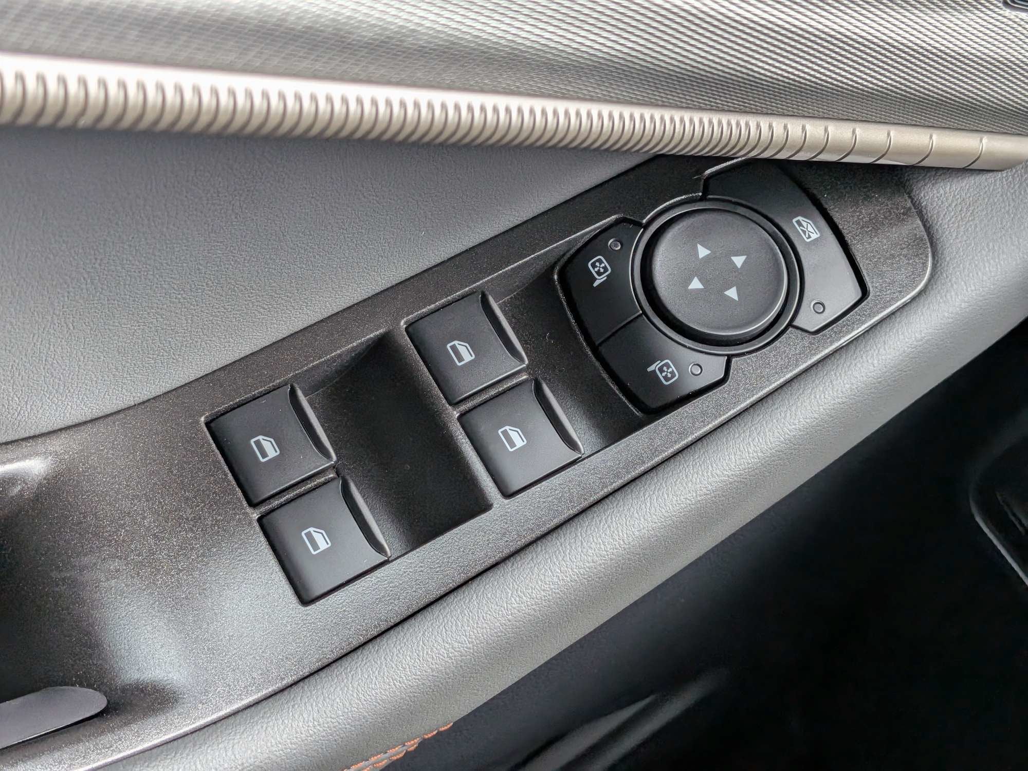 2027 Ford Explorer Active w/200A Pkg