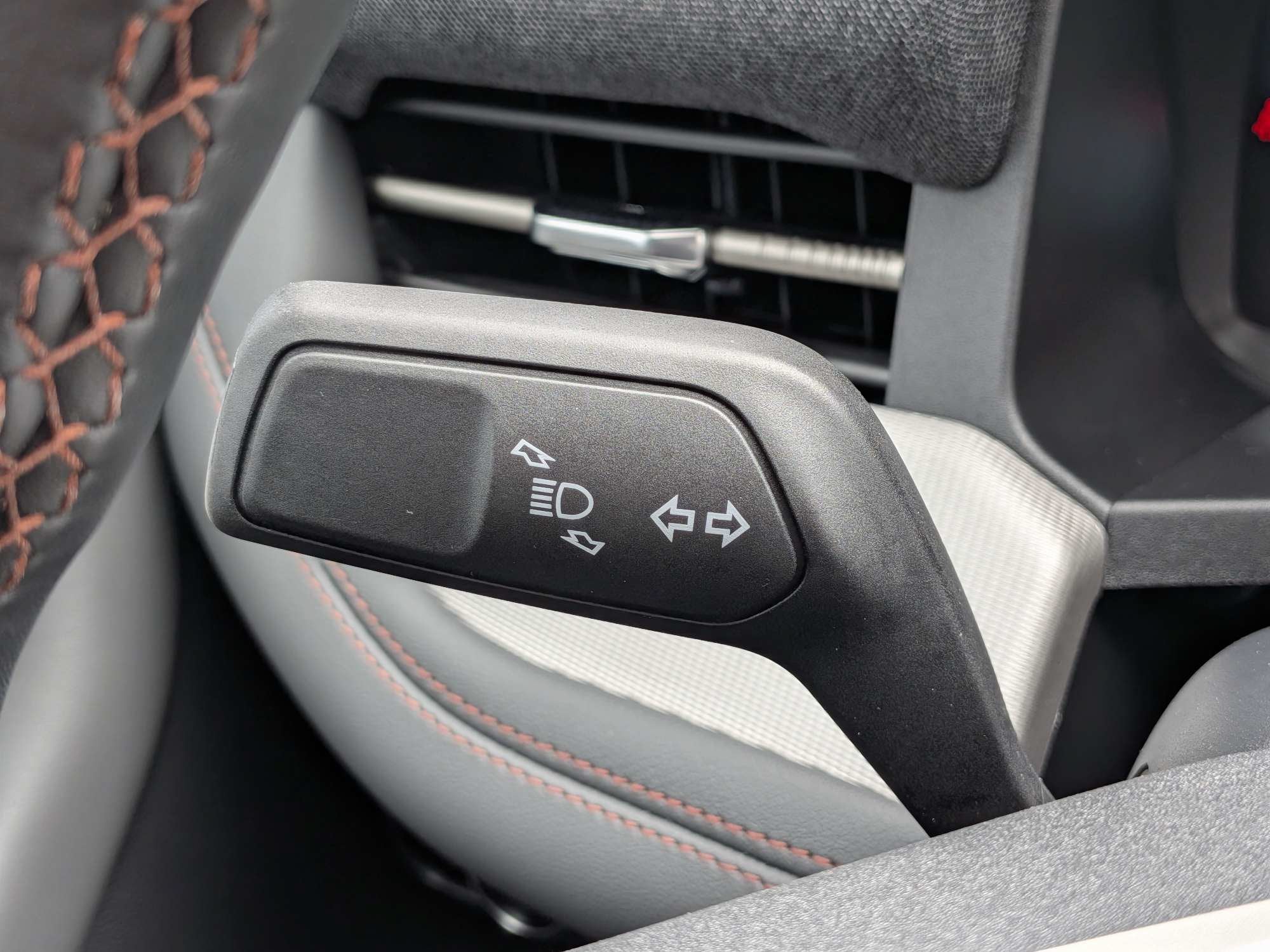 2027 Ford Explorer Active w/200A Pkg