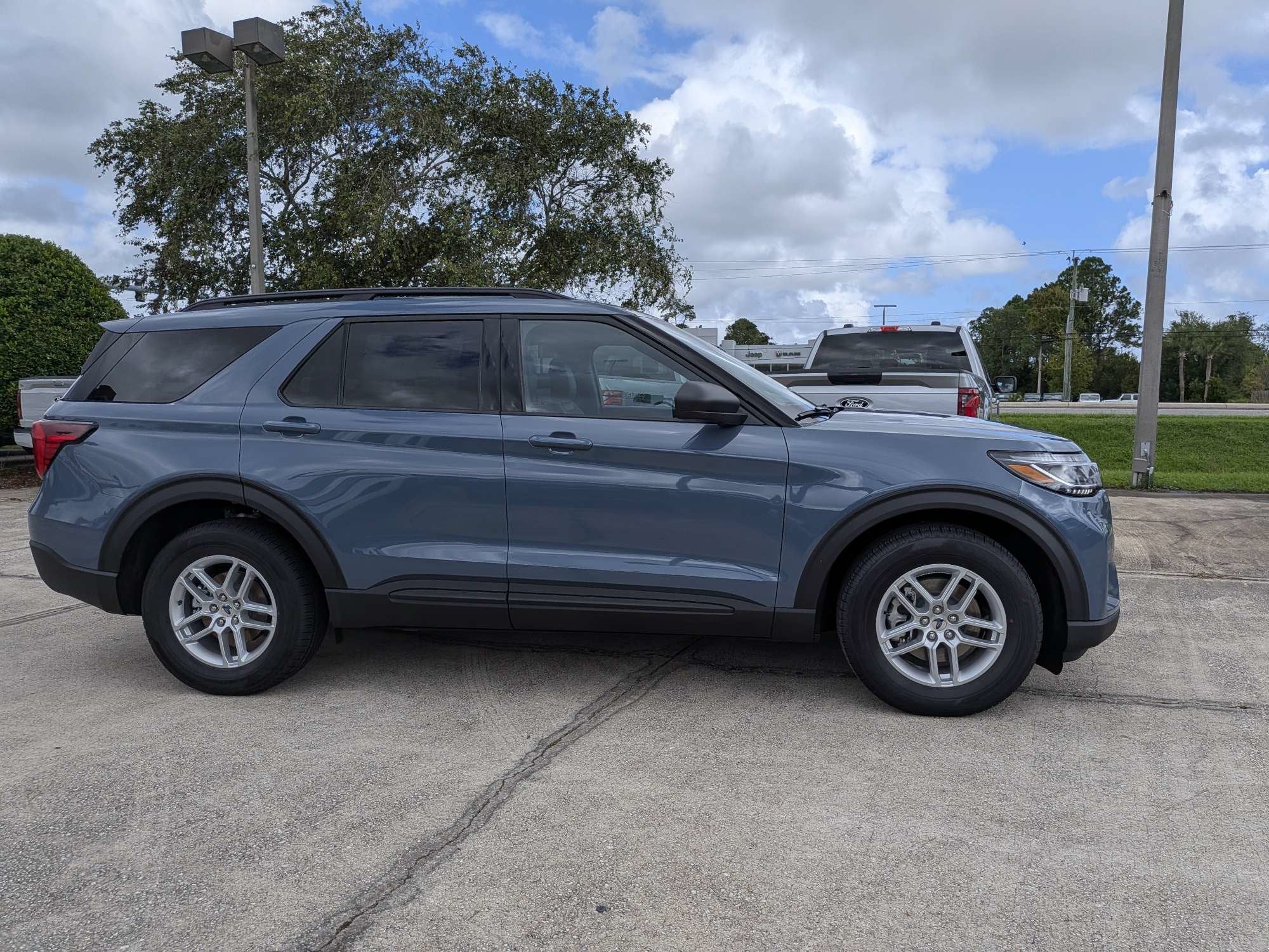 2027 Ford Explorer Active w/200A Pkg