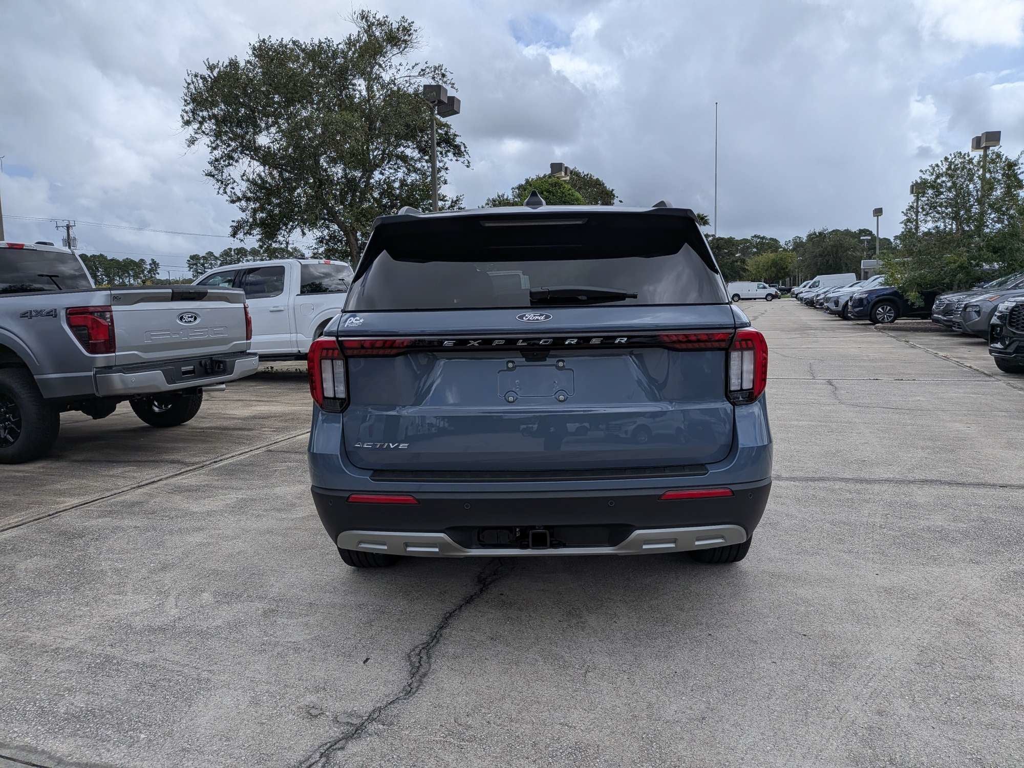 2027 Ford Explorer Active w/200A Pkg
