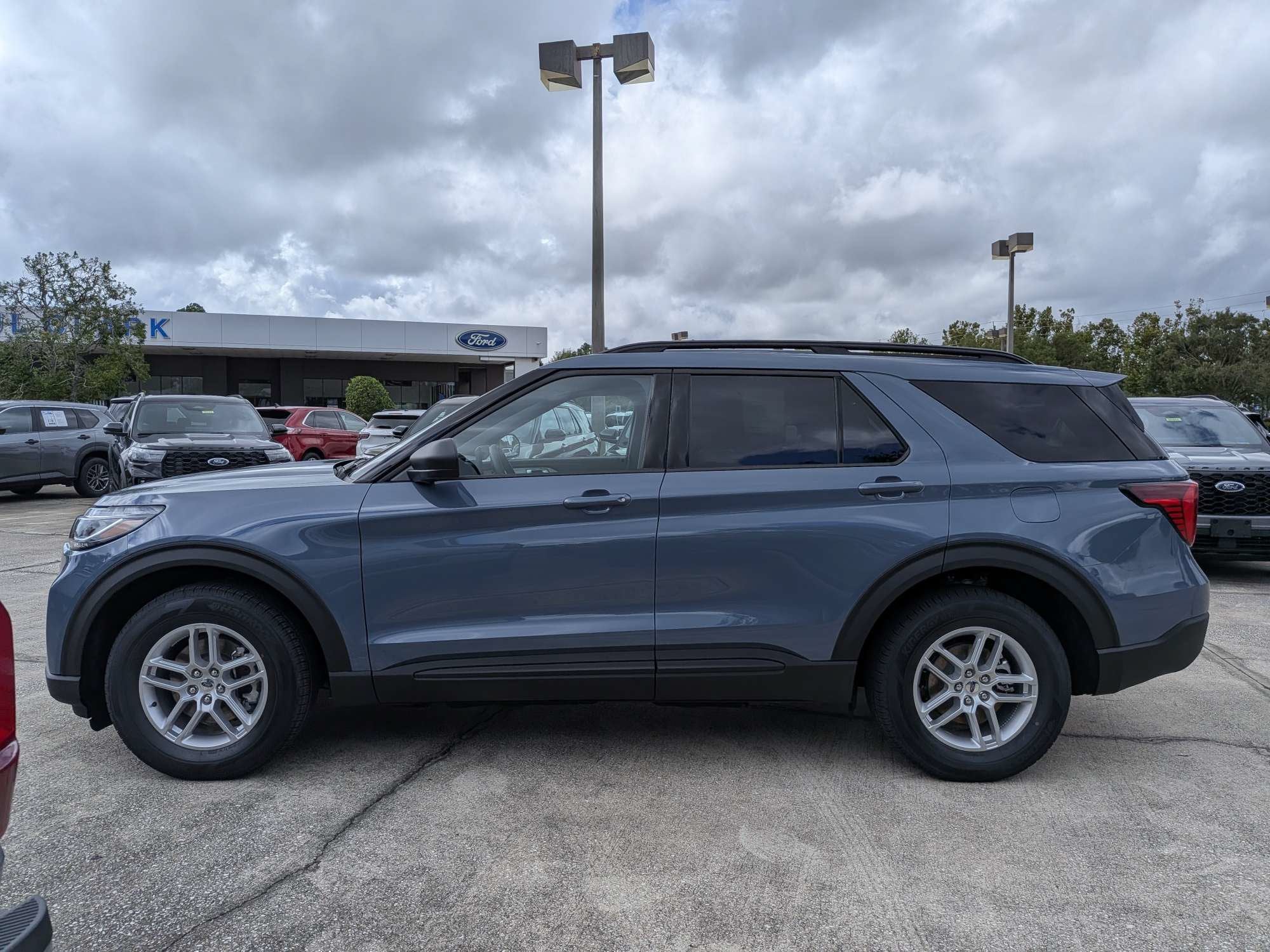 2027 Ford Explorer Active w/200A Pkg