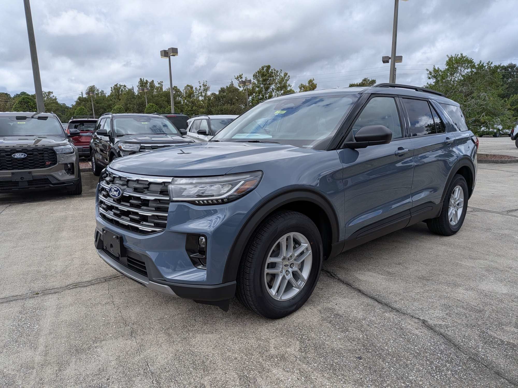 2027 Ford Explorer Active w/200A Pkg