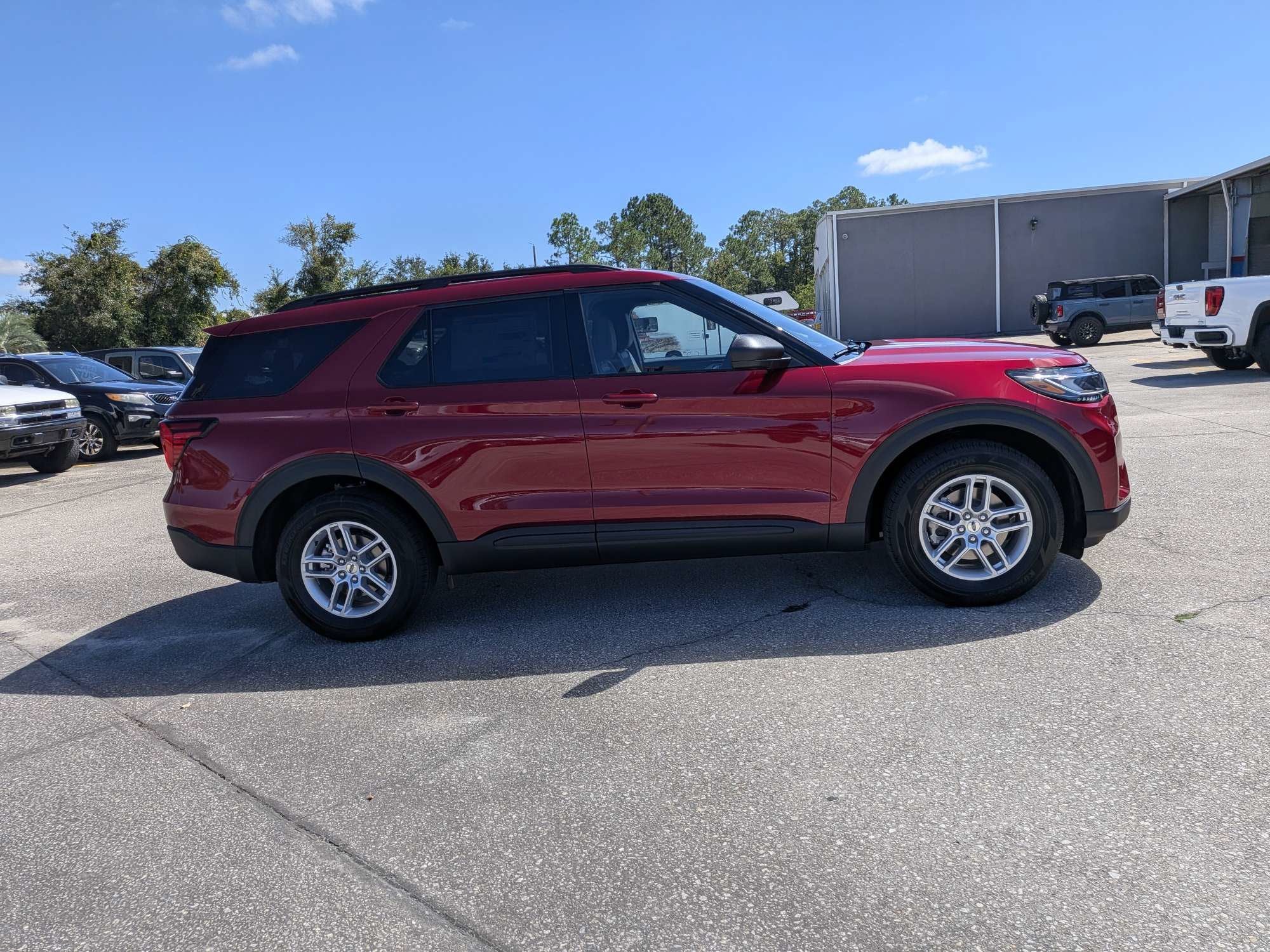 2027 Ford Explorer Active w/200A Pkg
