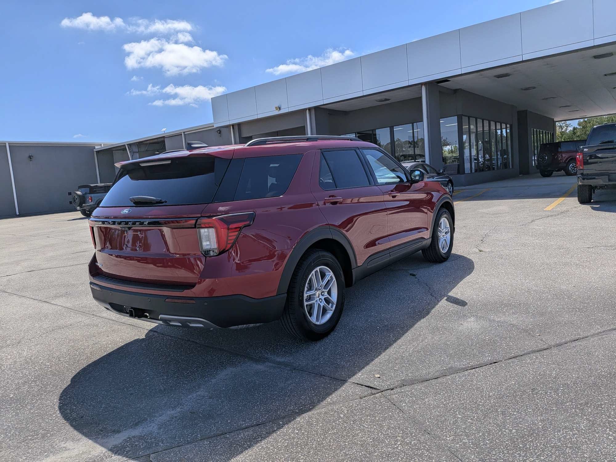 2027 Ford Explorer Active w/200A Pkg