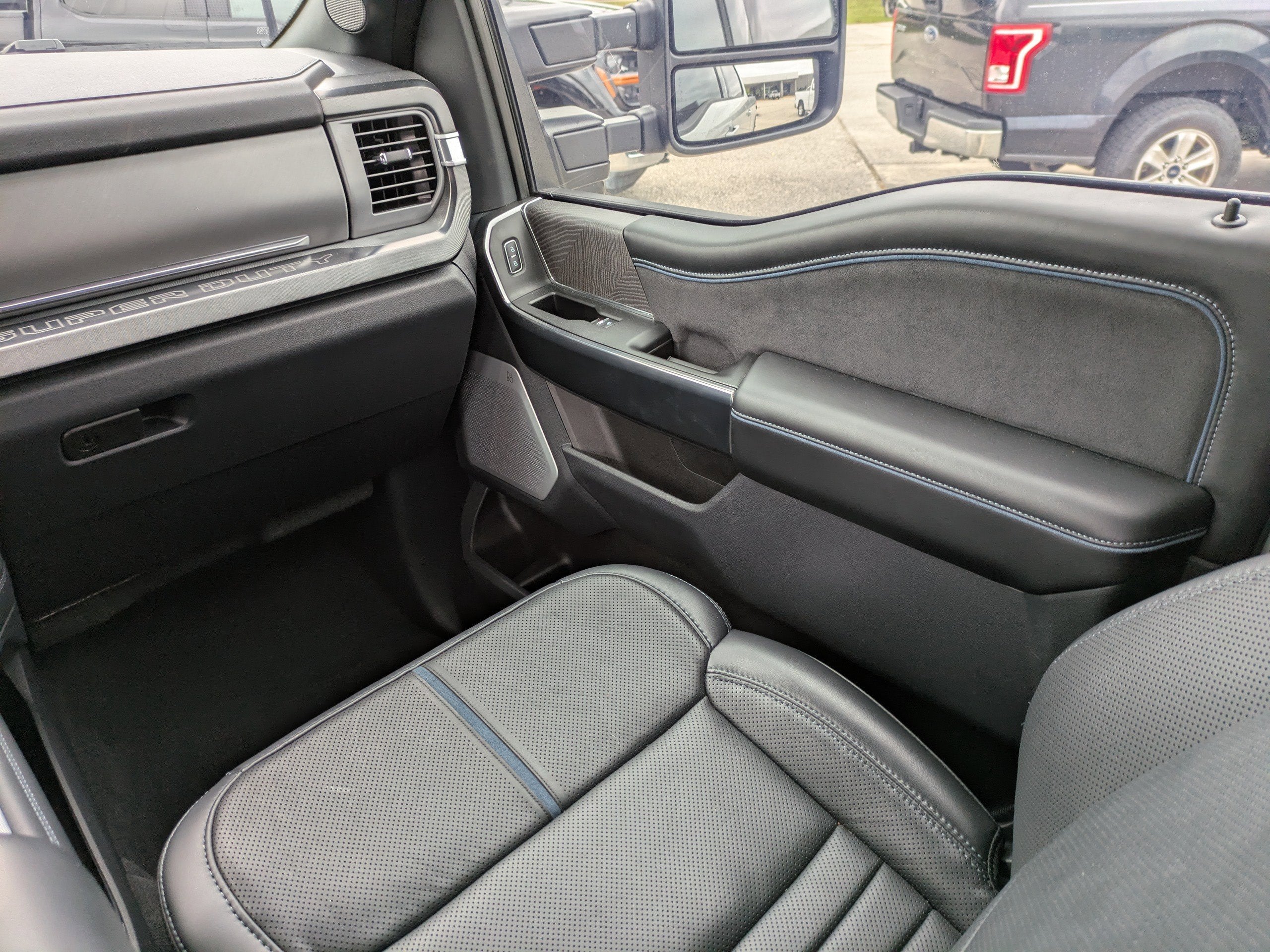 2025 Ford Super Duty F-250 SRW Platinum
