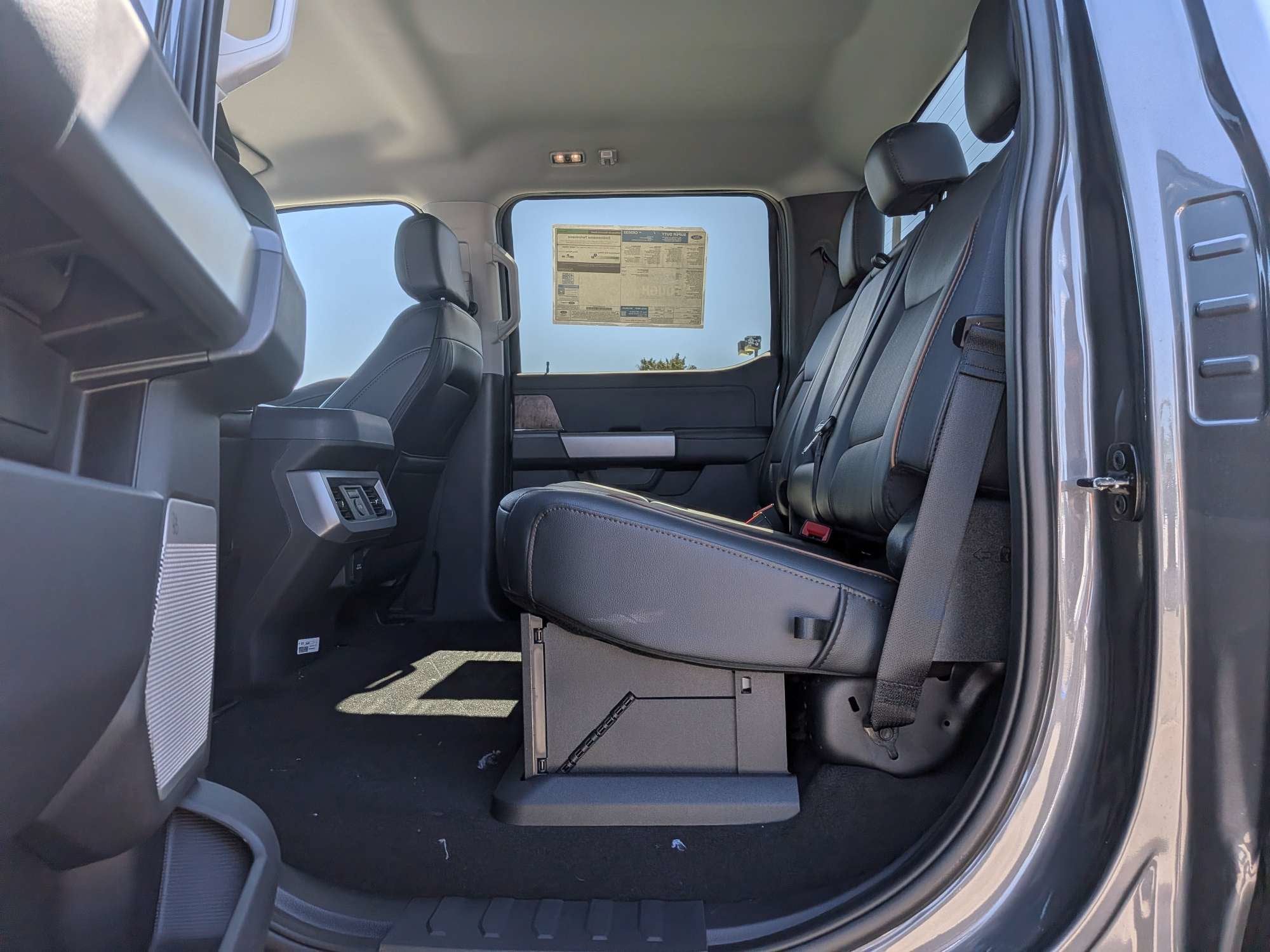 2027 Ford Super Duty F-250 SRW F-250® Lariat®