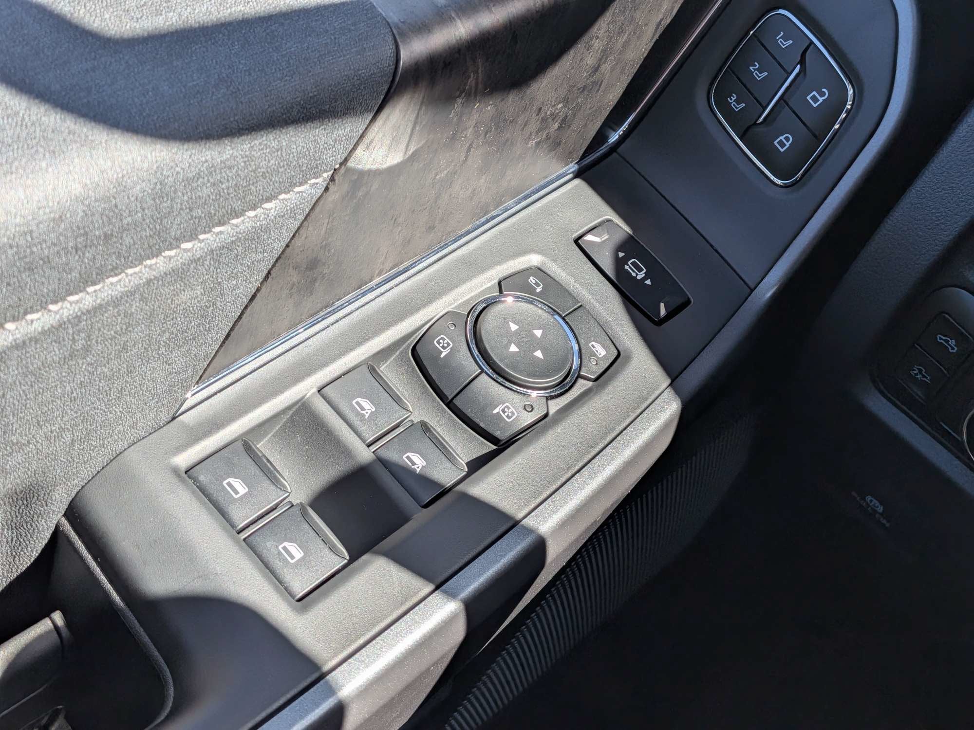 2027 Ford Super Duty F-250 SRW LARIAT