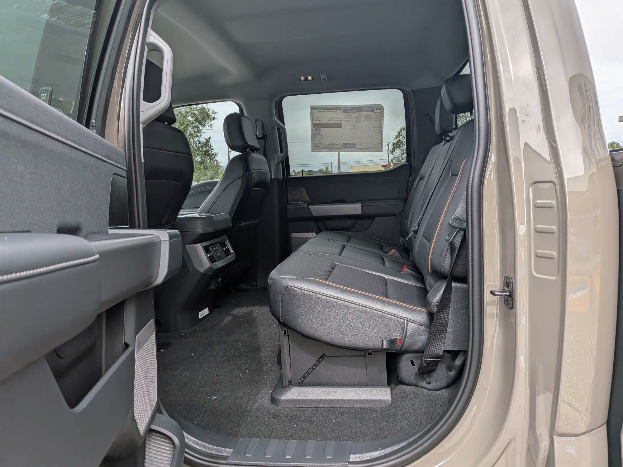 2027 Ford Super Duty F-250 SRW LARIAT