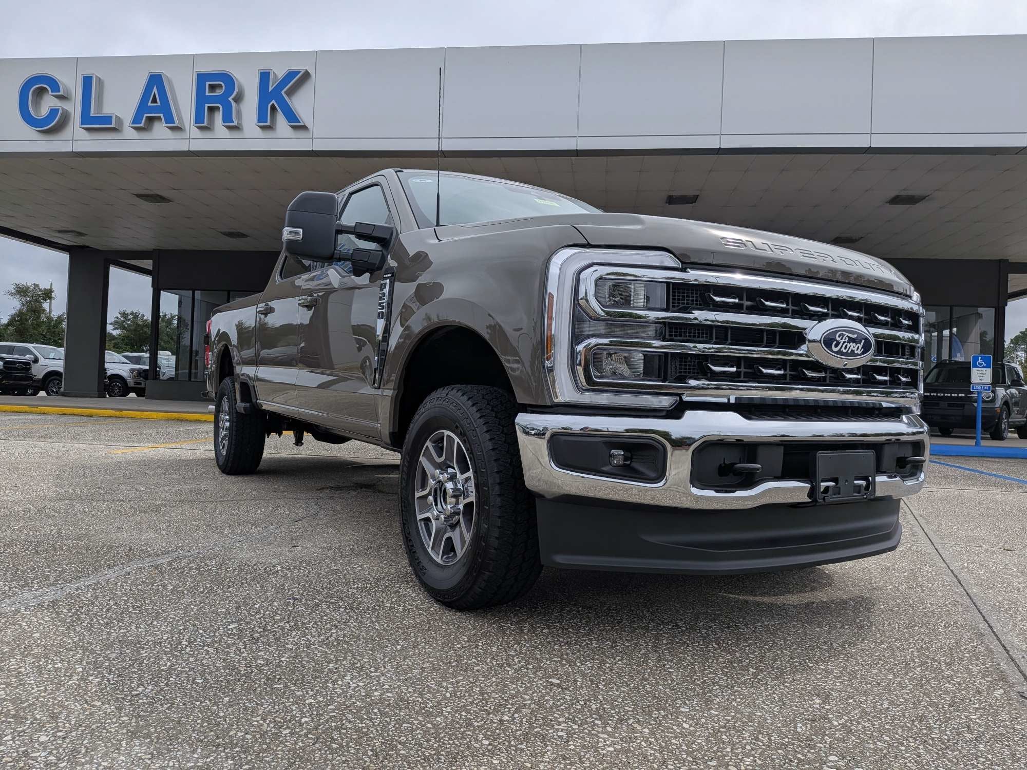 2027 Ford Super Duty F-250 SRW LARIAT