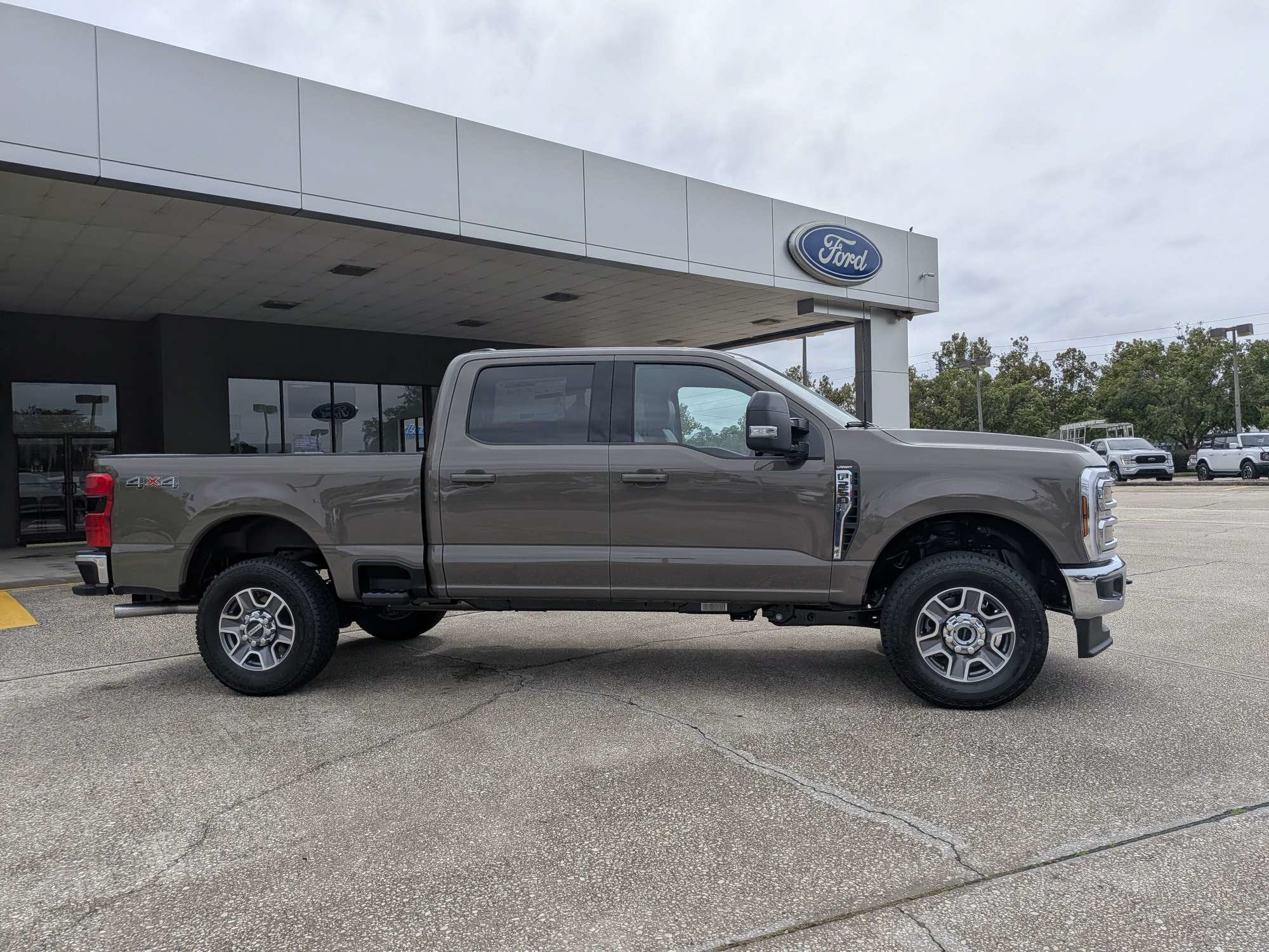 2027 Ford Super Duty F-250 SRW LARIAT