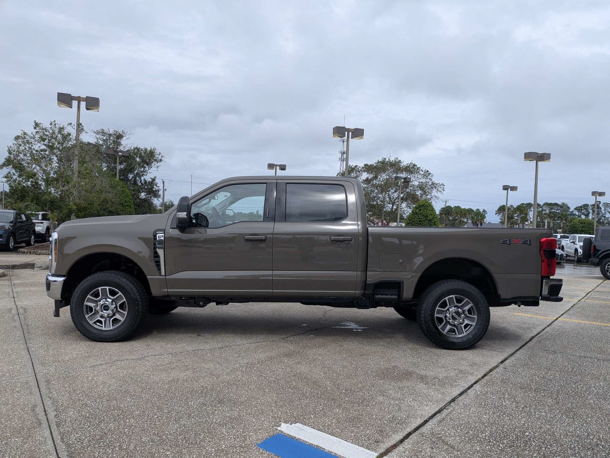 2027 Ford Super Duty F-250 SRW LARIAT