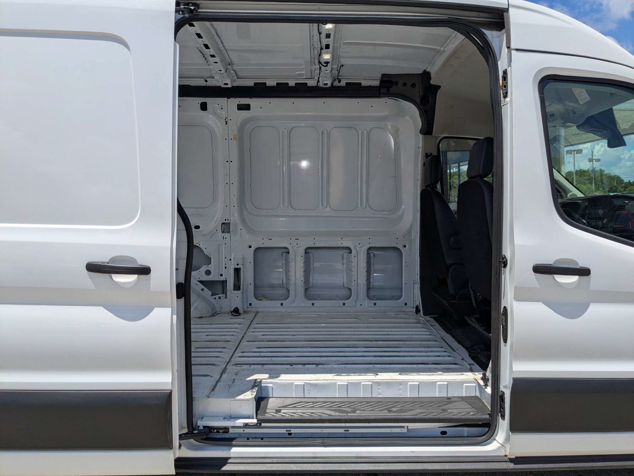 2023 Ford Transit Cargo Van T-250 130" Med Rf 9070 GVWR AWD