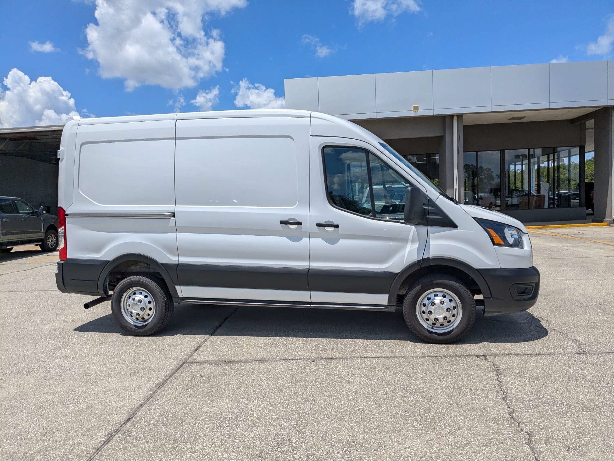 2023 Ford Transit Cargo Van T-250 130" Med Rf 9070 GVWR AWD