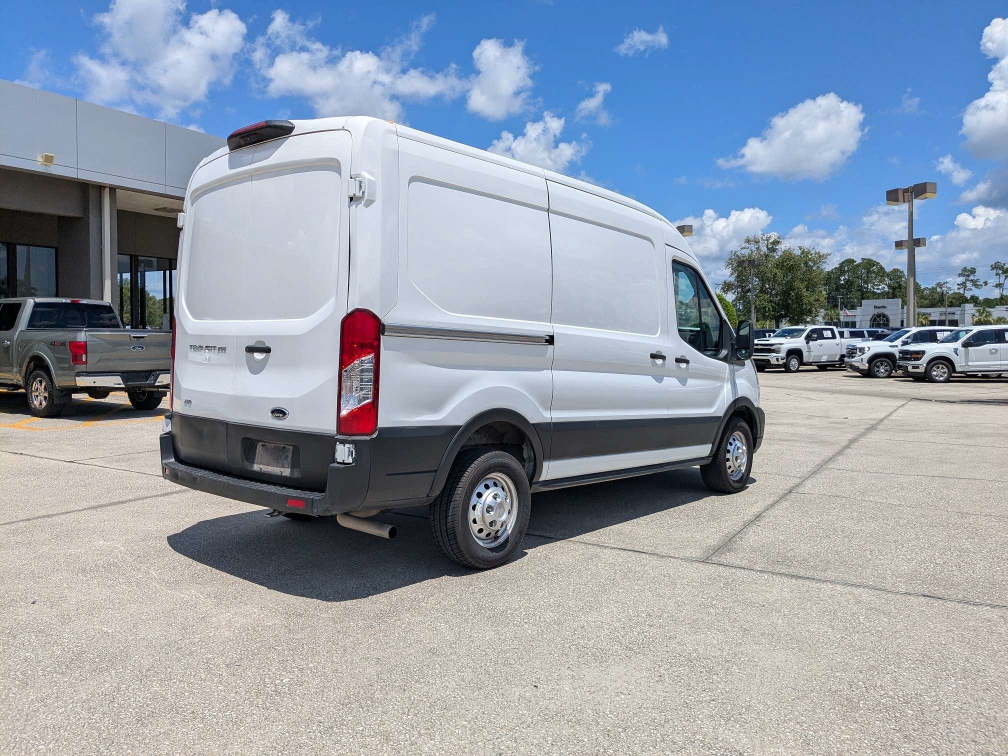 2023 Ford Transit Cargo Van T-250 130" Med Rf 9070 GVWR AWD