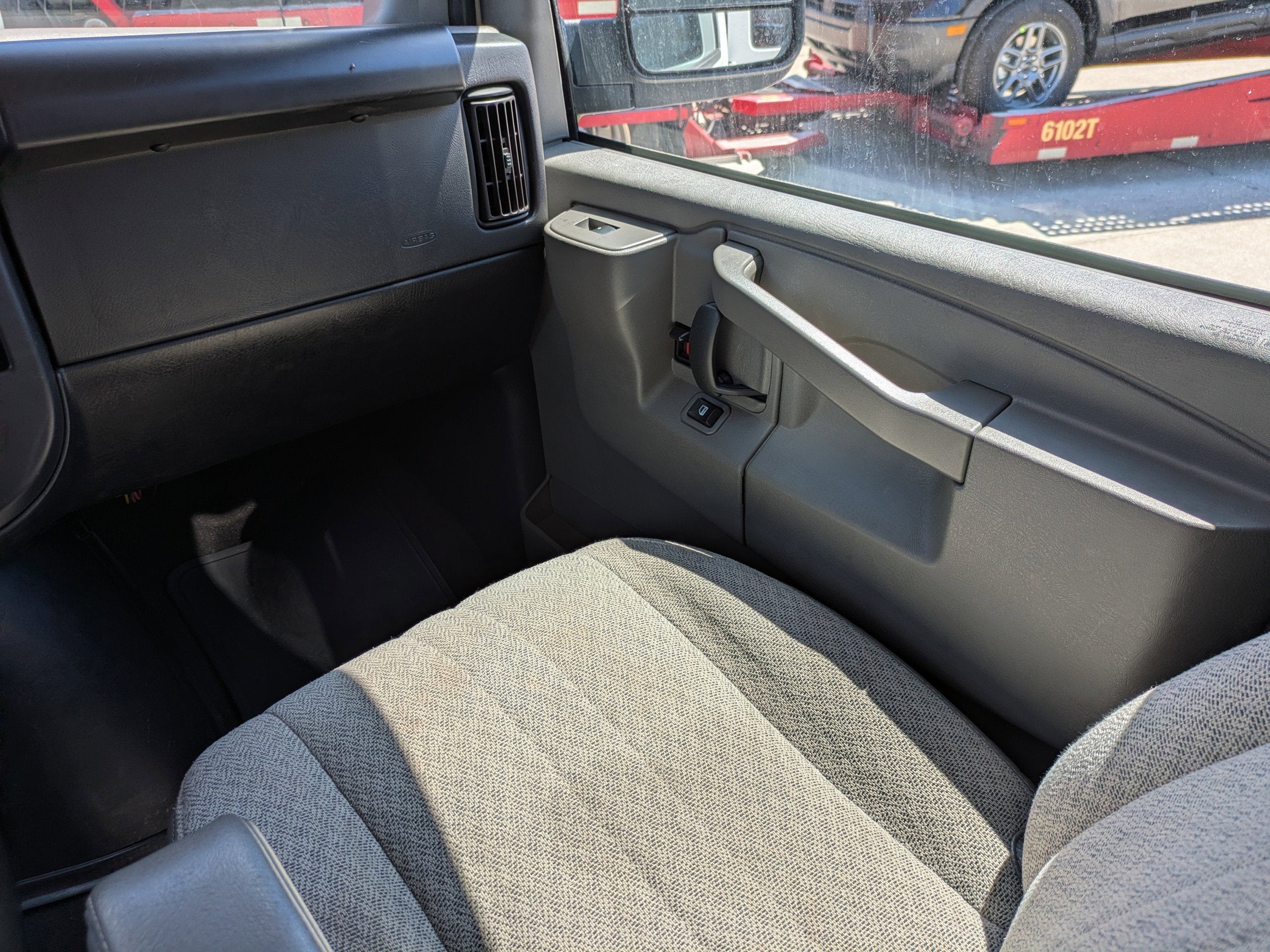 2024 Chevrolet Express Passenger LT