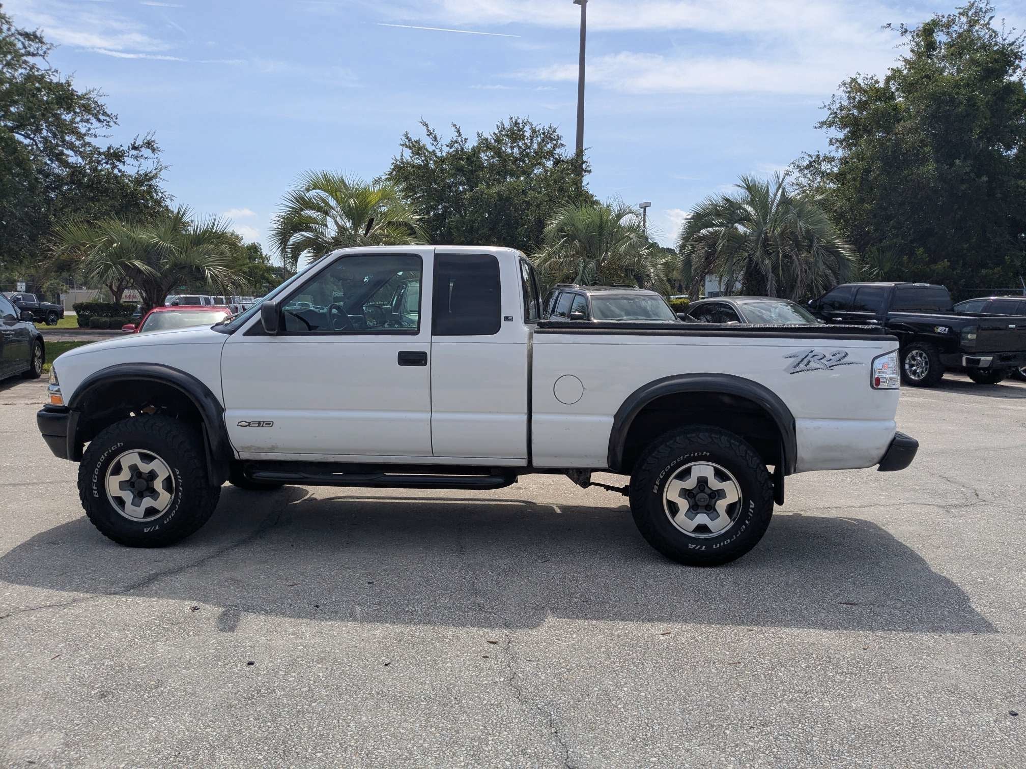 2001 Chevrolet S-10 LS w/ZR2