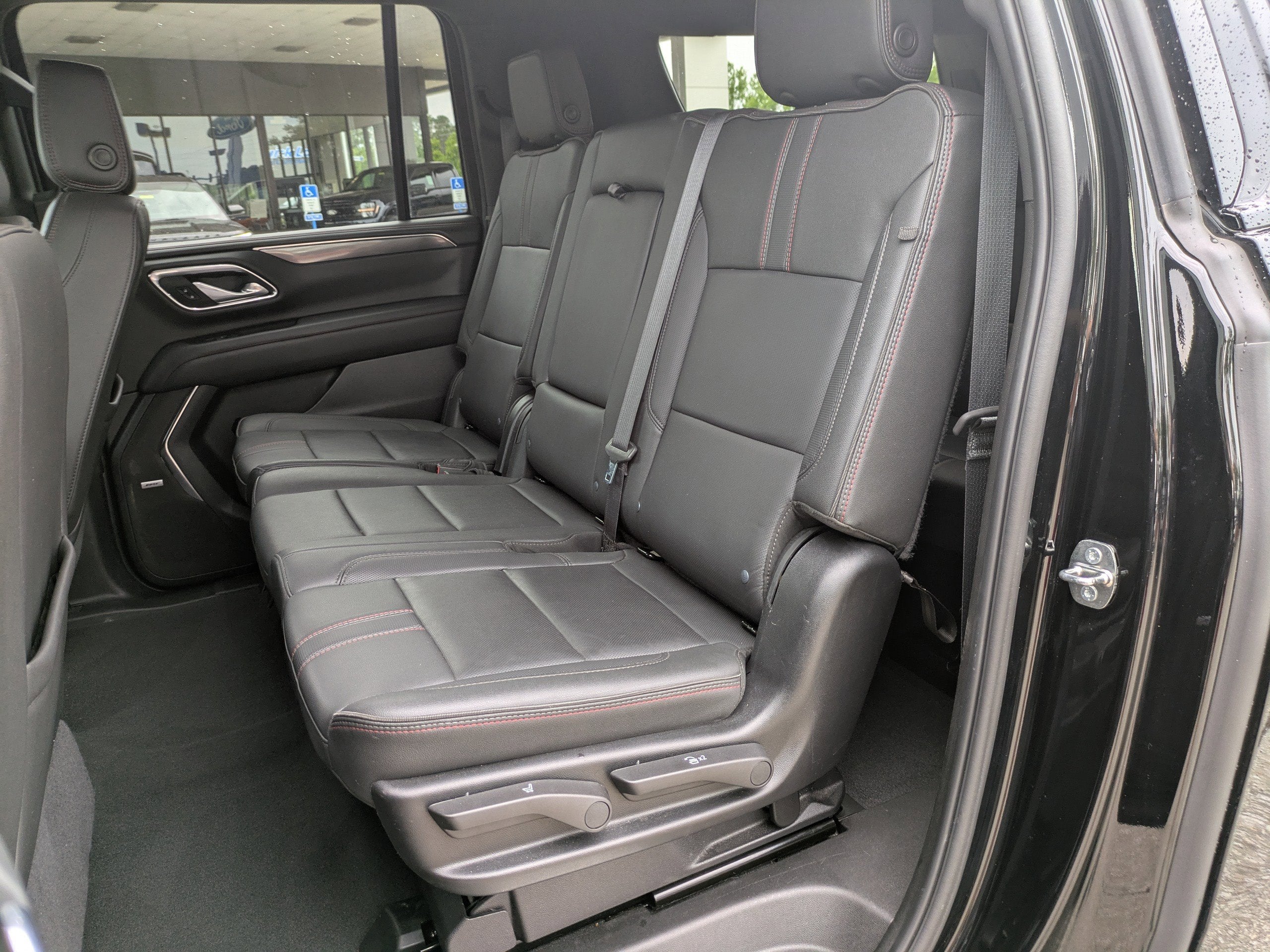 2024 Chevrolet Suburban RST