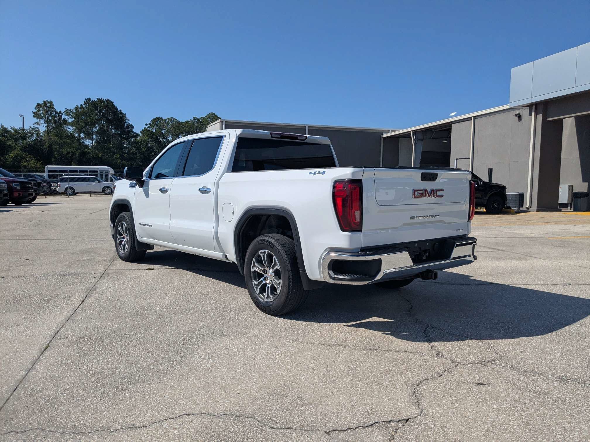 2025 GMC Sierra 1500 SLT