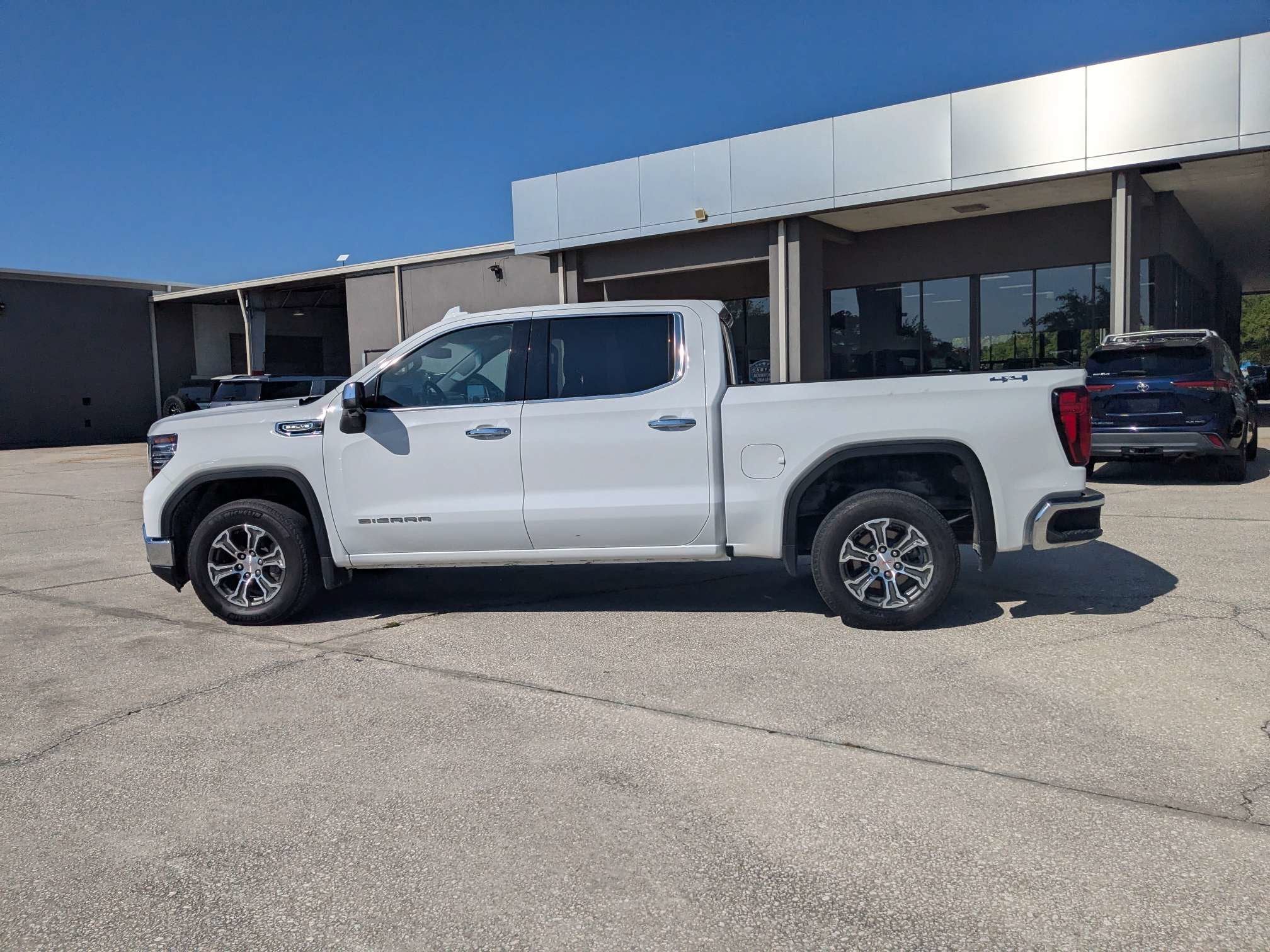 2025 GMC Sierra 1500 SLT