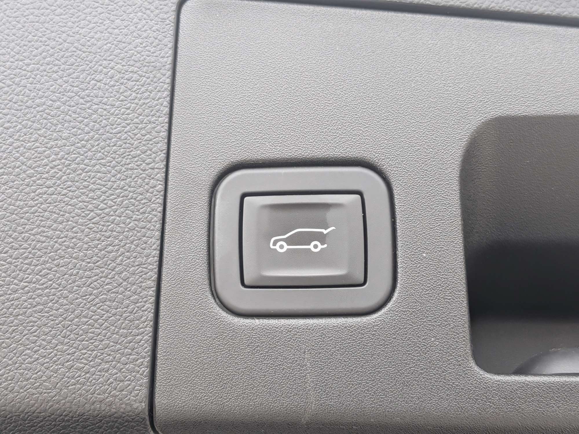 2025 Cadillac XT4 FWD Premium Luxury