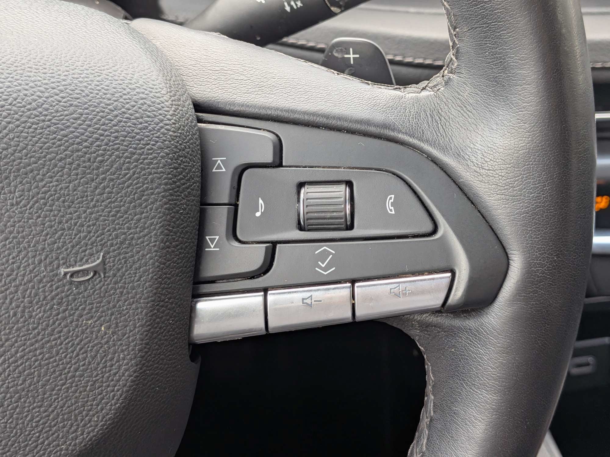 2025 Cadillac XT4 FWD Premium Luxury