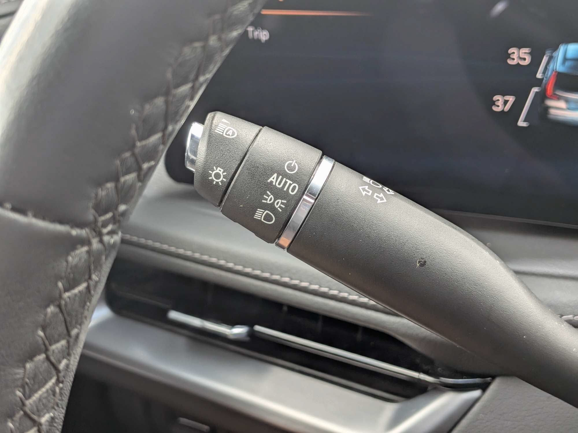 2025 Cadillac XT4 FWD Premium Luxury