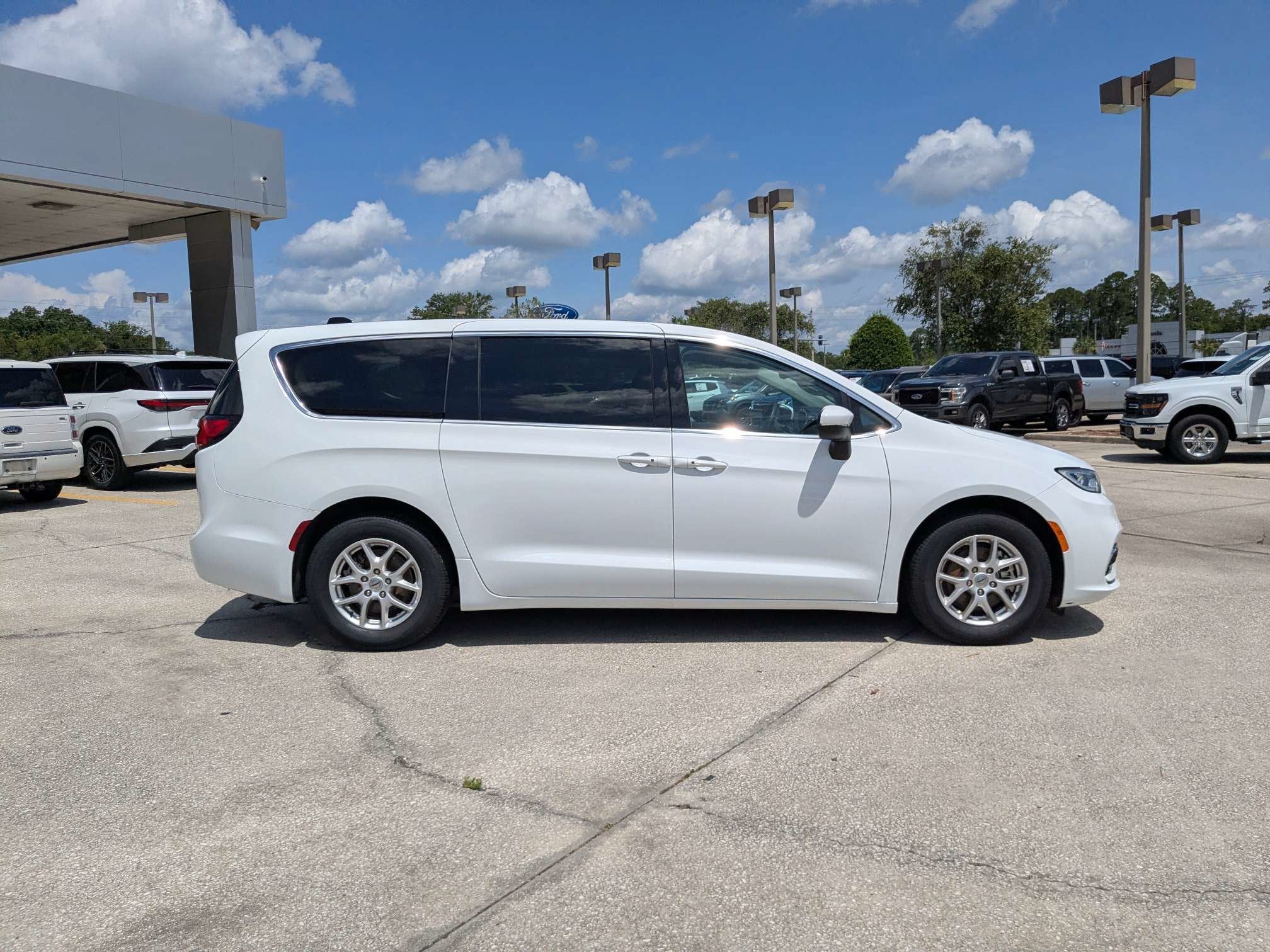 2023 Chrysler Pacifica Touring L