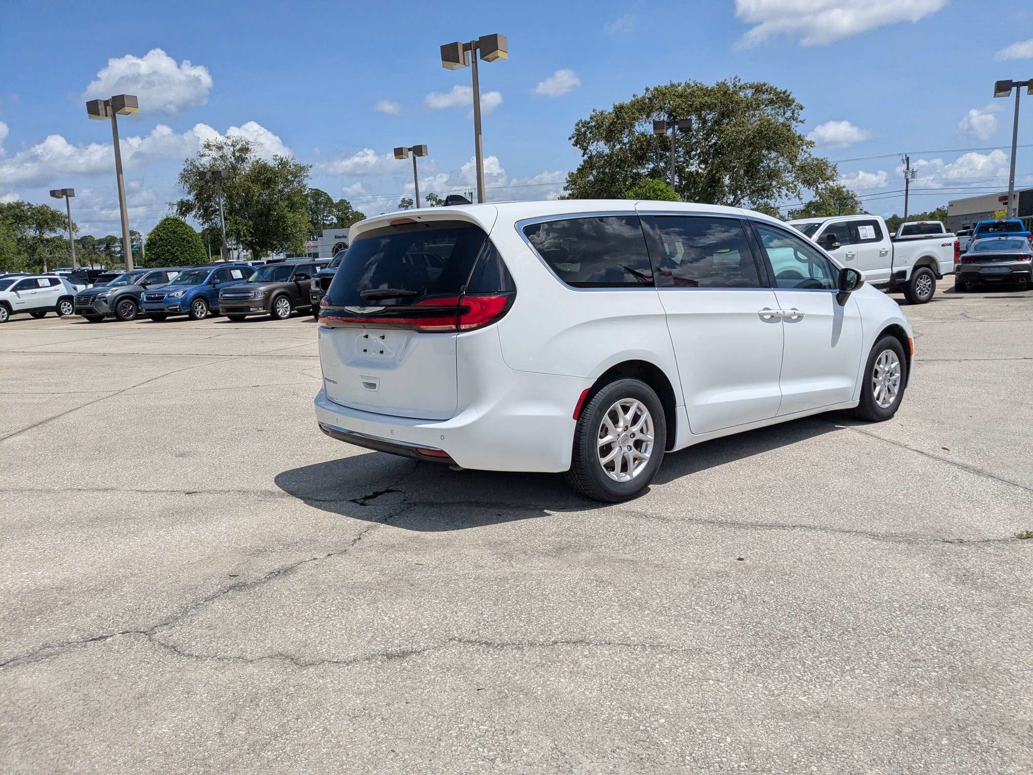 2023 Chrysler Pacifica Touring L