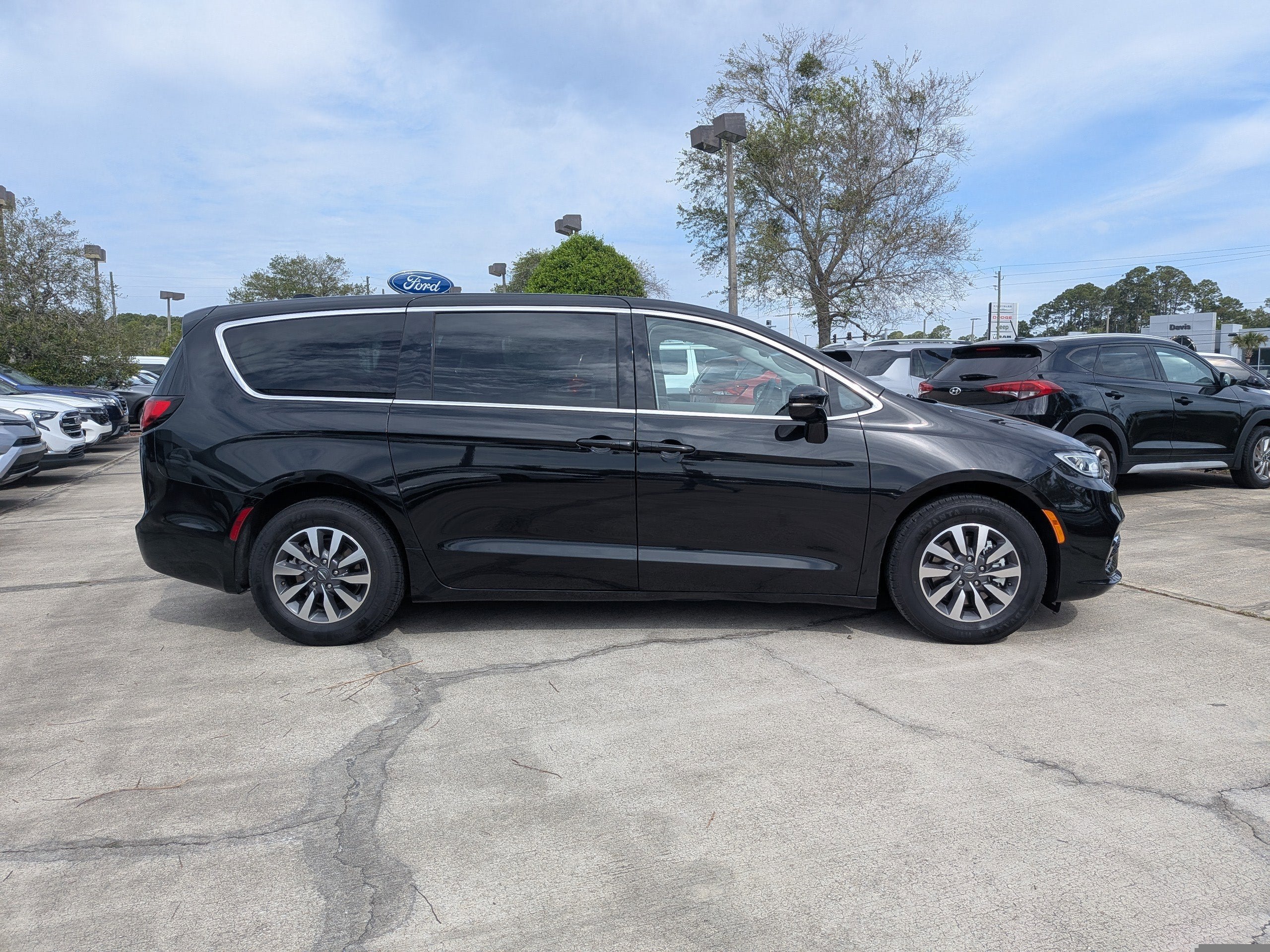2024 Chrysler Pacifica Hybrid Select