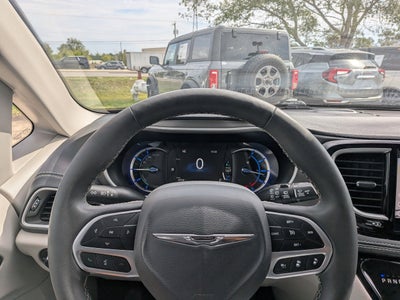 2024 Chrysler Pacifica Hybrid Select