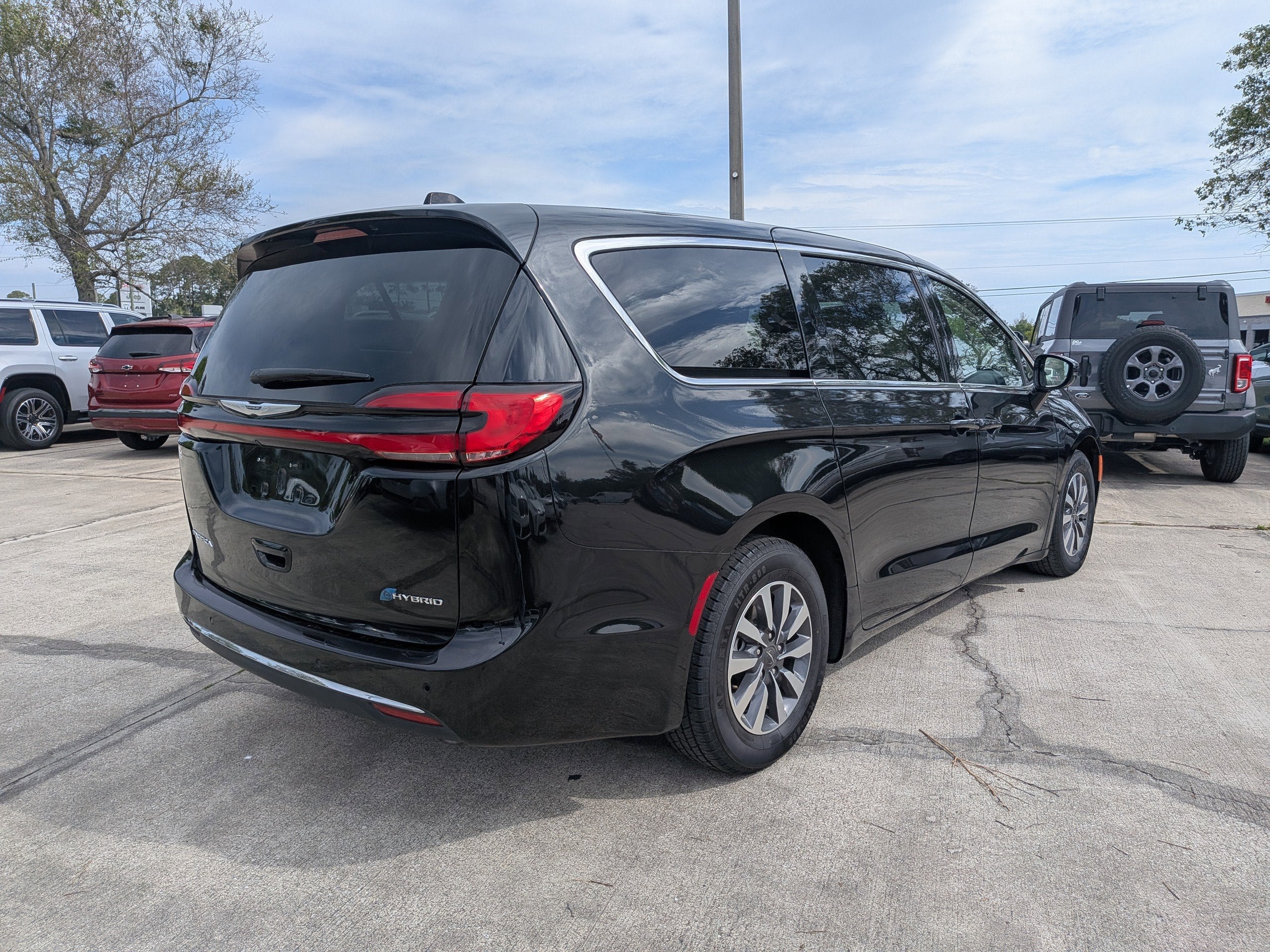 2024 Chrysler Pacifica Hybrid Select
