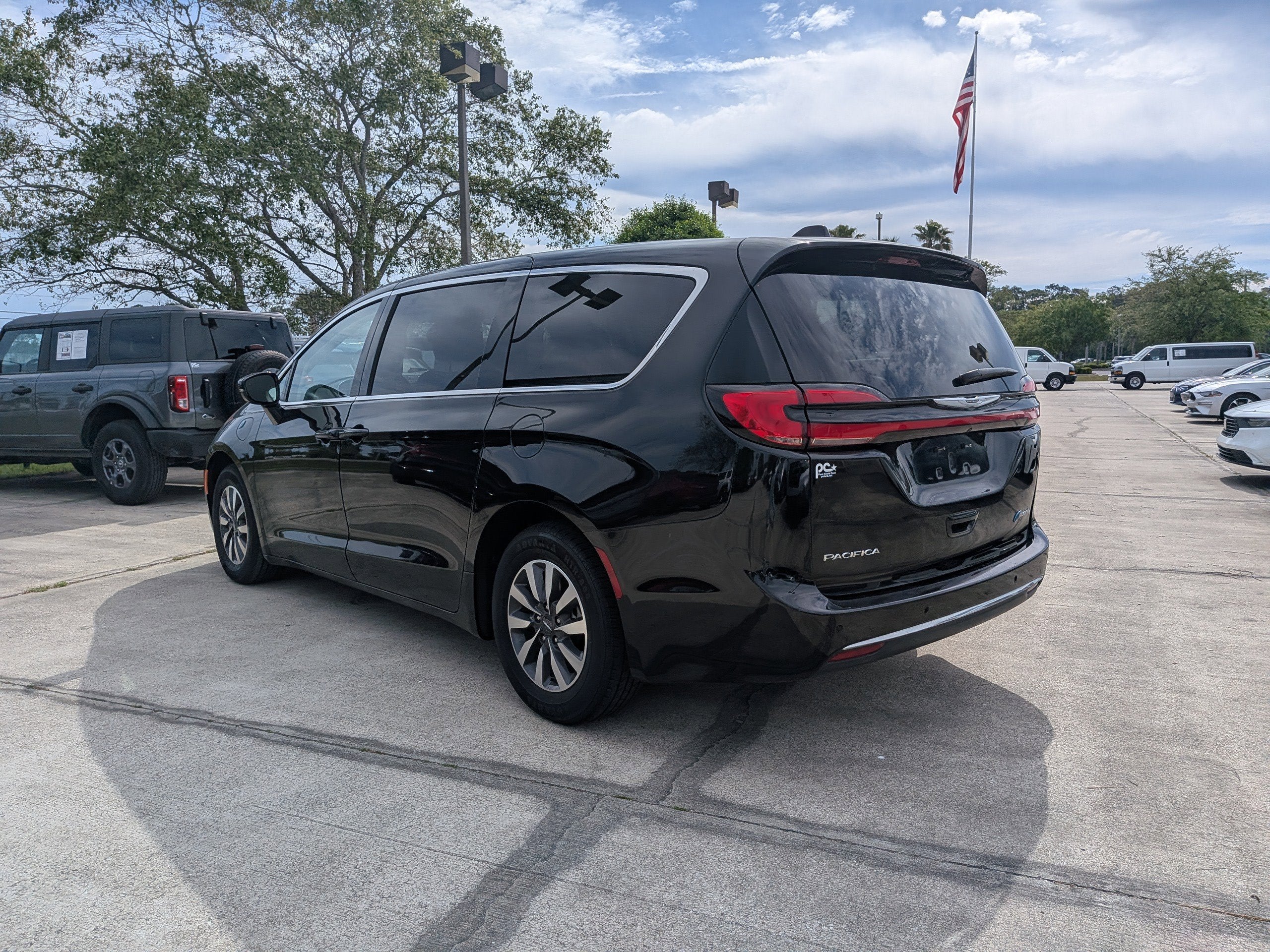2024 Chrysler Pacifica Hybrid Select