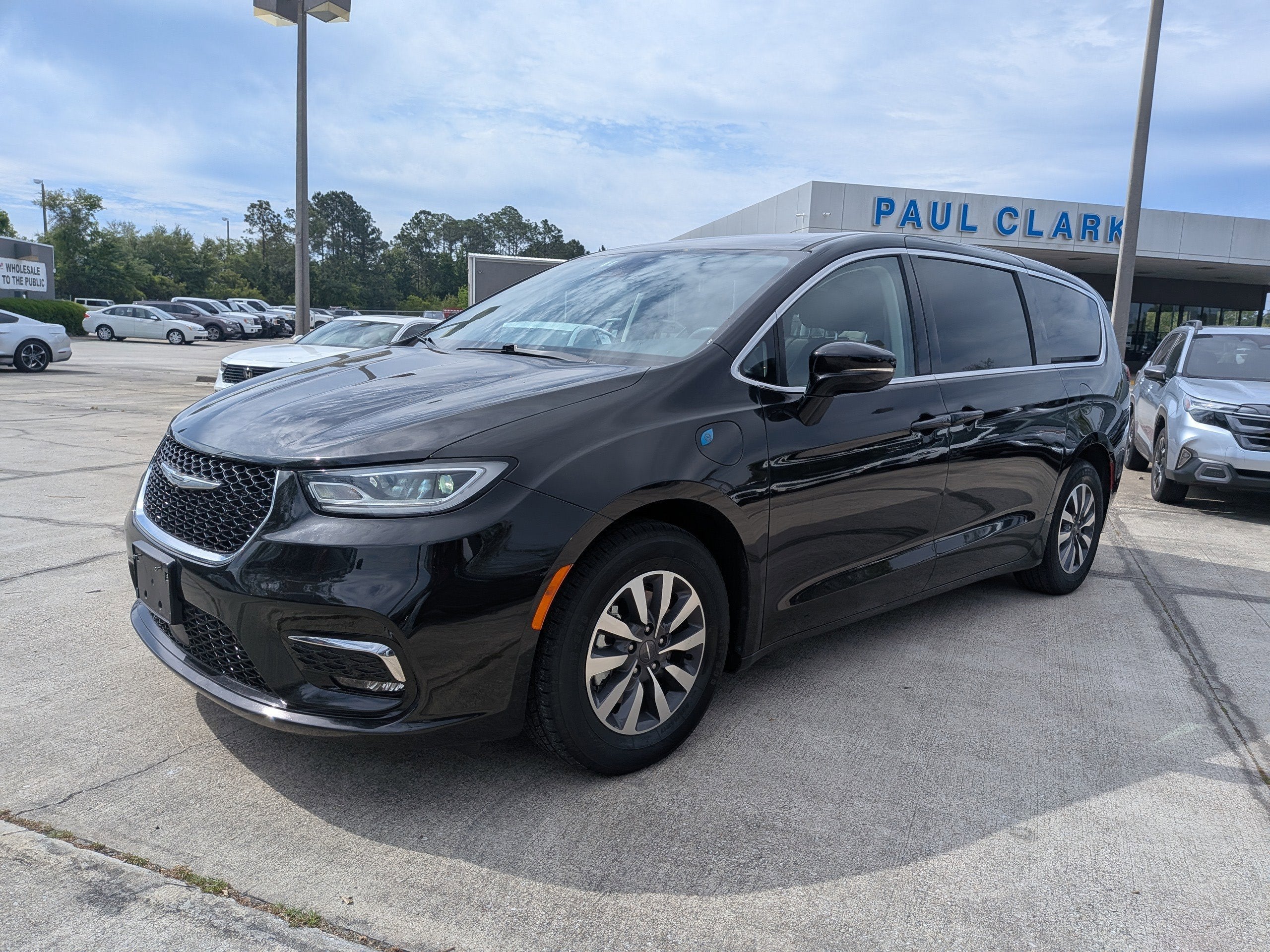 2024 Chrysler Pacifica Hybrid Select