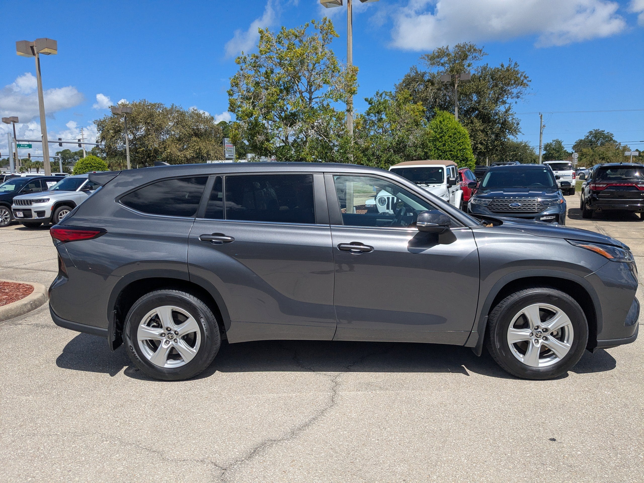 2023 Toyota Highlander L